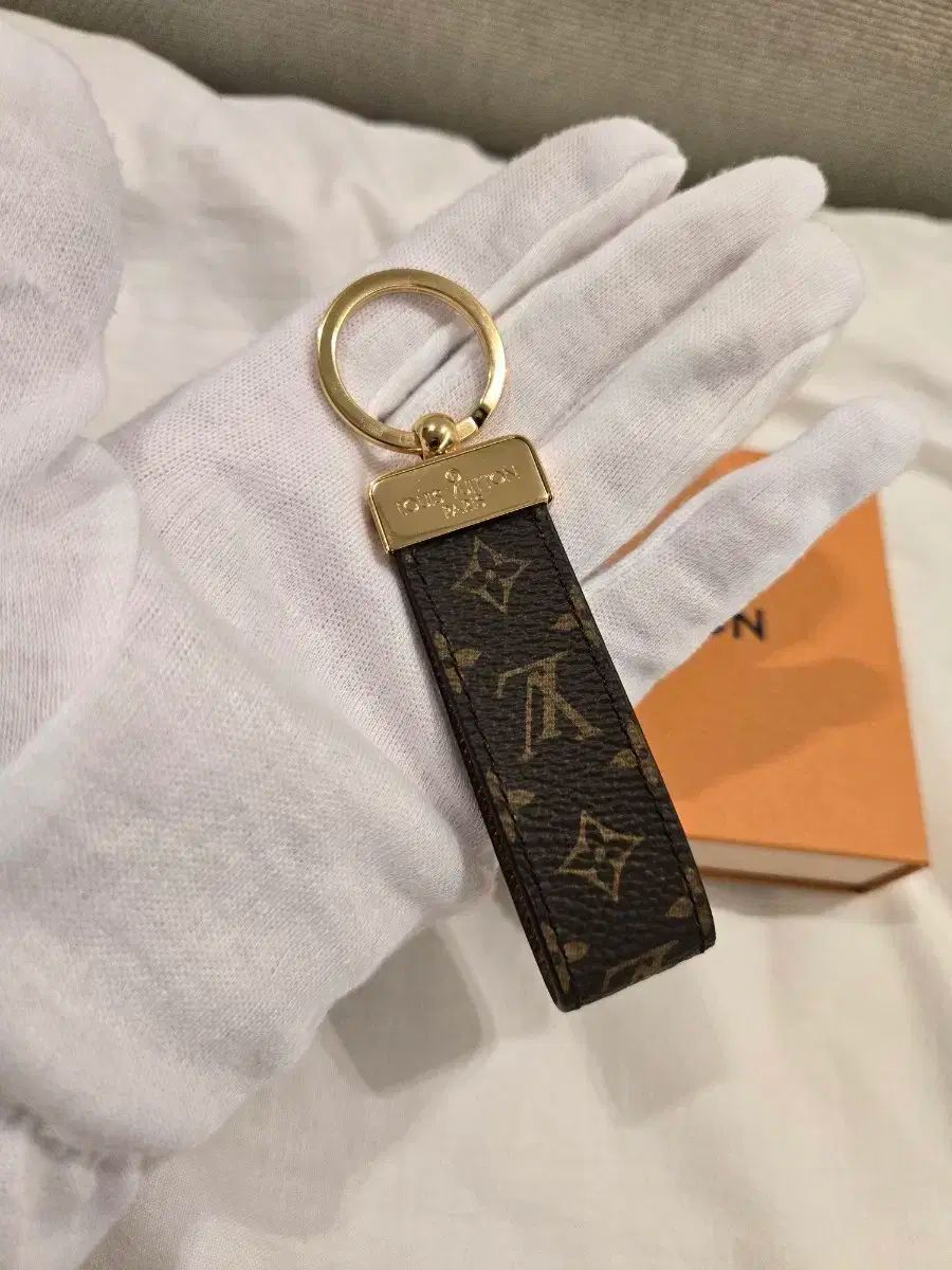 Louis Vuitton ルイヴィトン ドラゴンヌ キー ホルダー キーリング