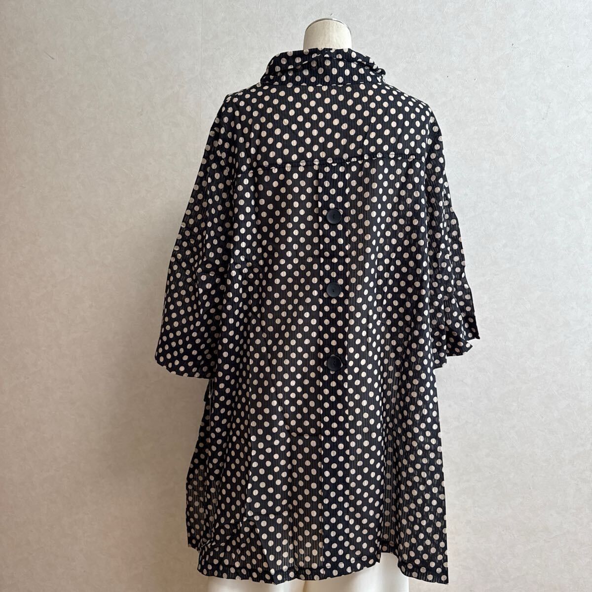 KN3042 ＊4L 大きいサイズ .チュニック個性的黒 薄手綿100