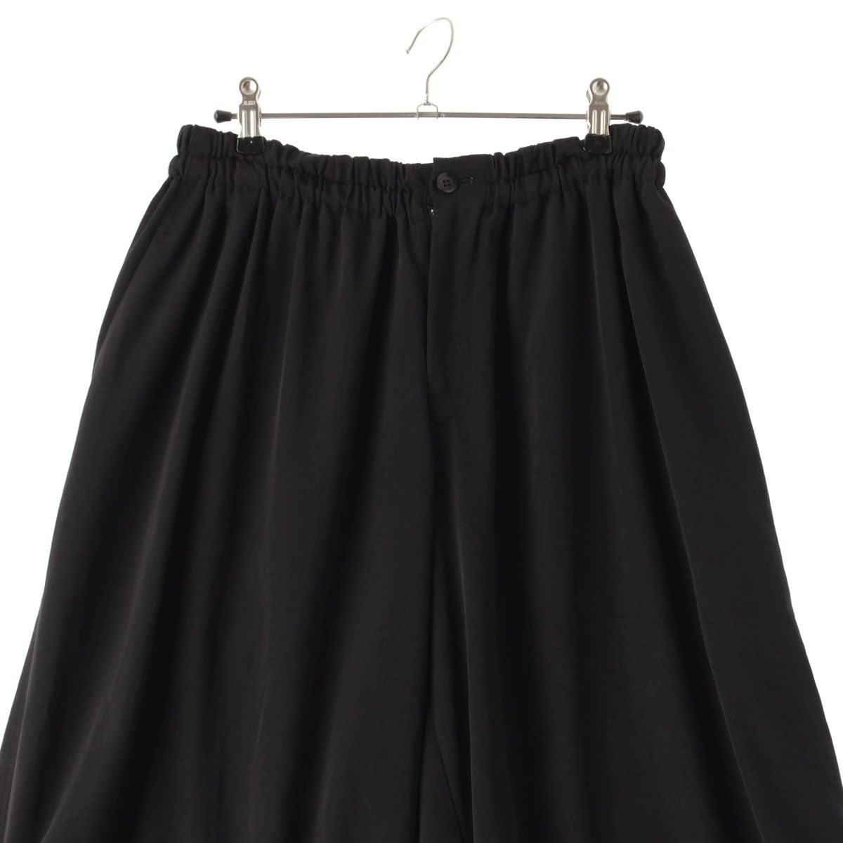 ヨージヤマモト　　 黒のプリーツキュロットパンツ Yohji Yamamoto プリーツ パンツ | ブラック | FARFETCH JP