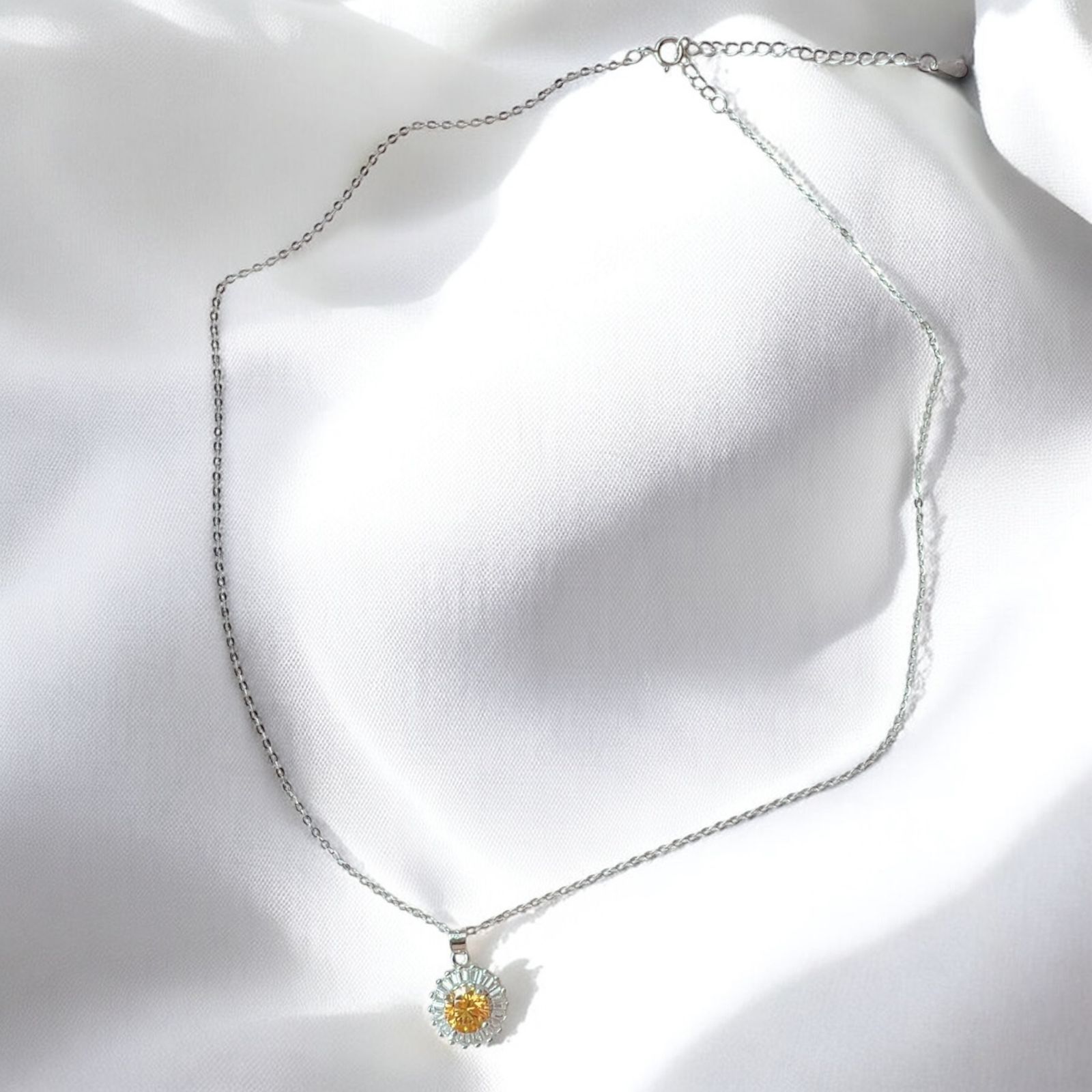 A483 大輪の幸運を咲かせる 超開運 金運 くじ運 子宝に恵まれる 成功を掴む サンフラワー イエロー モアサナイト ネックレス 魔術 魔術師 アリエル 強力 魔法 マチュラダイヤモンド パワーストーン 黄色 お守り 仕事運 財運 人気アップ