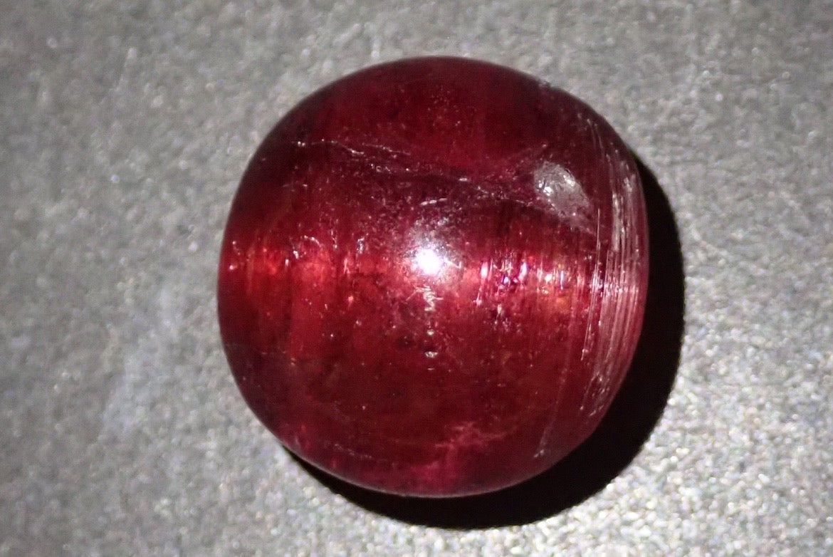 天然バイオレットトルマリンキャッツアイ 31.099ct 約15×17mm