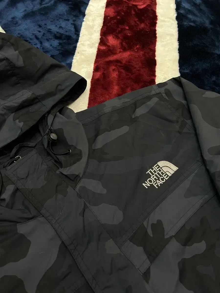 XL THE NORTH FACE(ザノースフェイス) カモフラ フード ウインドブレーカー