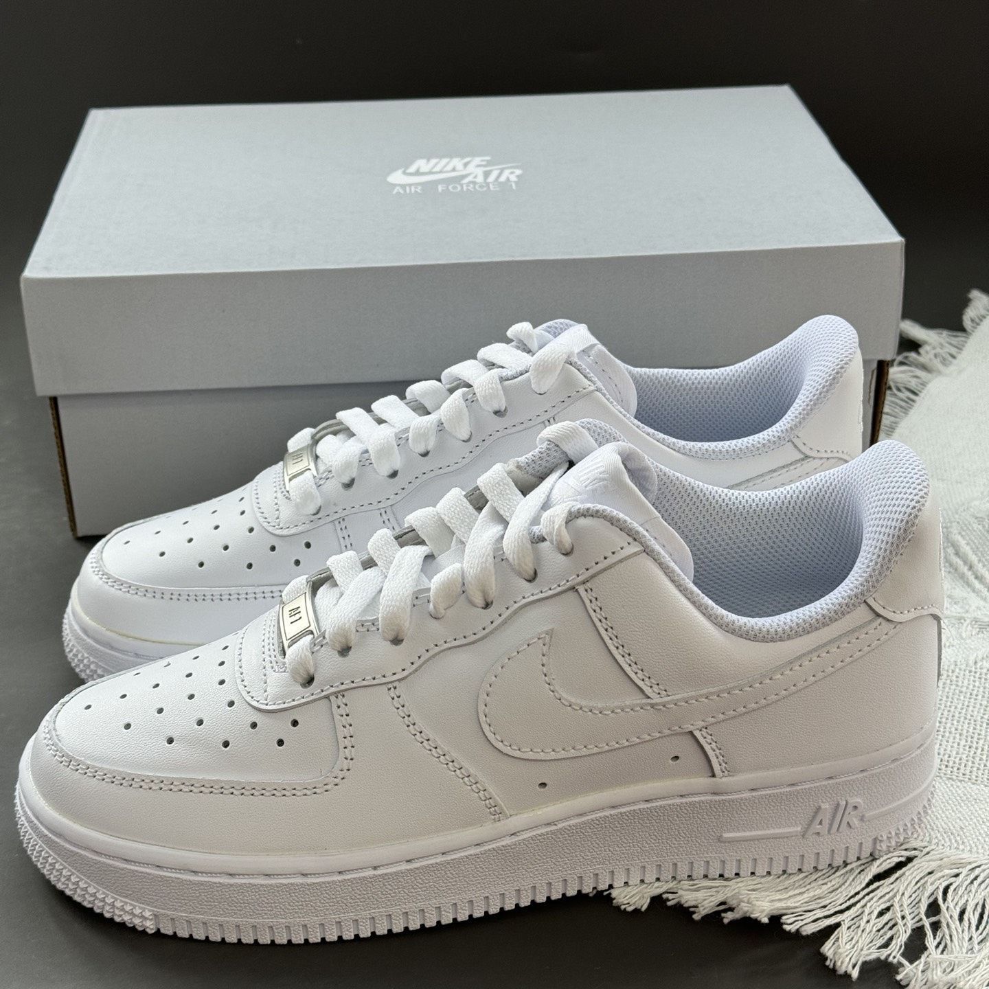 ナイキ 新品 NIKE Air Force 1 Low '07 White 男女兼用 ホワイト スニーカー