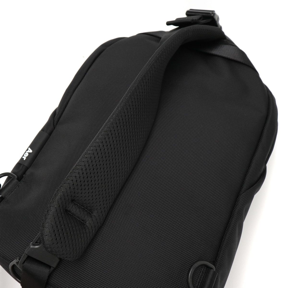 エアー ボディバッグ 縦型 Aer Sling Bag 3 スリングバッグ 3 斜めがけ 