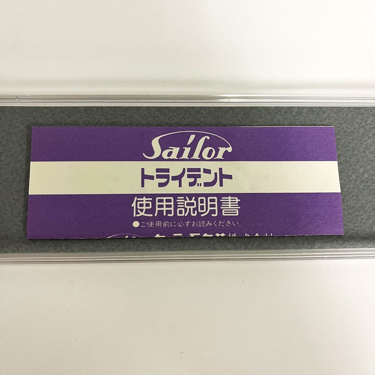 ブラック