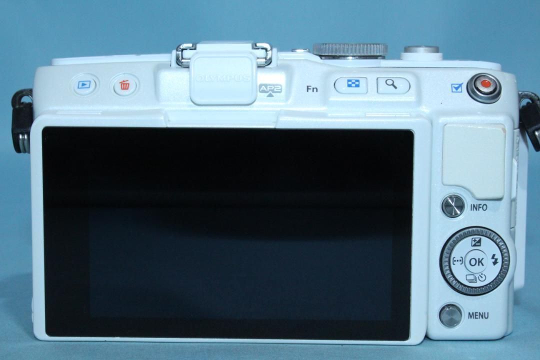 美品 OLYMPUS PEN Lite E-PL6 ダブルズームキット 返品保証