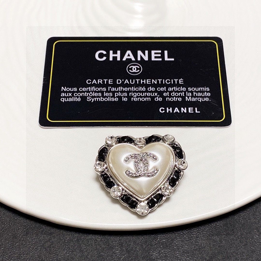 CHANEL シャネル ブローチ メタル、ストラス&コスチュームパール