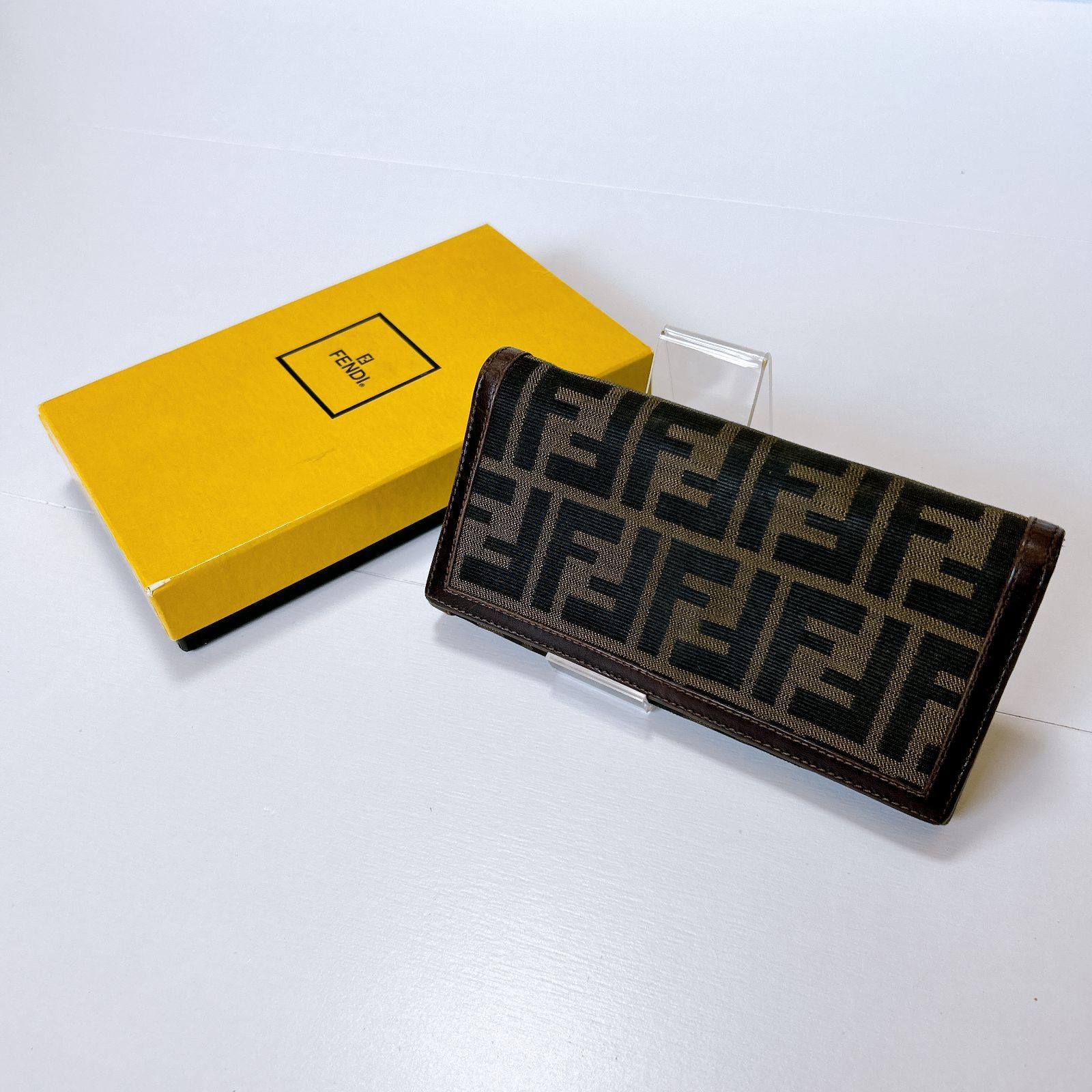 【極美品】FENDI フェンディ 長財布 ズッカ柄 箱付き FENDI フェンディ 長財布 ズッカ柄 キャンバス×レザー ブラウン