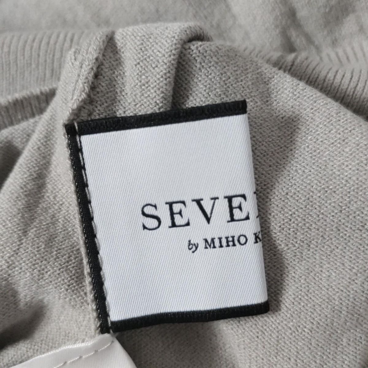 SEVENTEN MIHOKAWAHITO ホワイト　ニットジャケット　サイズS ワンポイント刺繍カーディガン(オフホワイト) - seventen