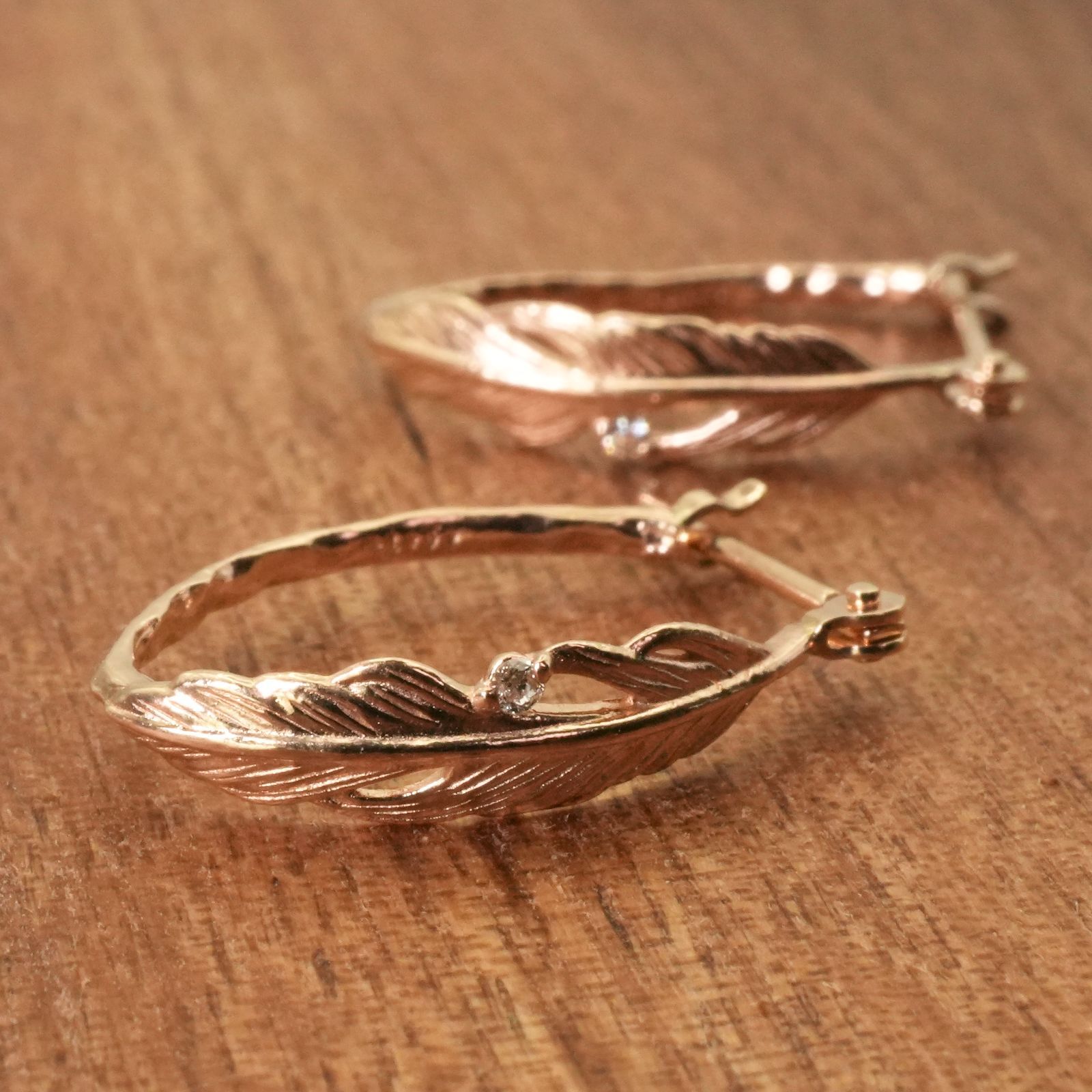 agete K10 フェザー ダイヤモンドピアス フープピアス K10ダイヤモンドピアス（S）／（0.09ct）｜ピアス｜アガット