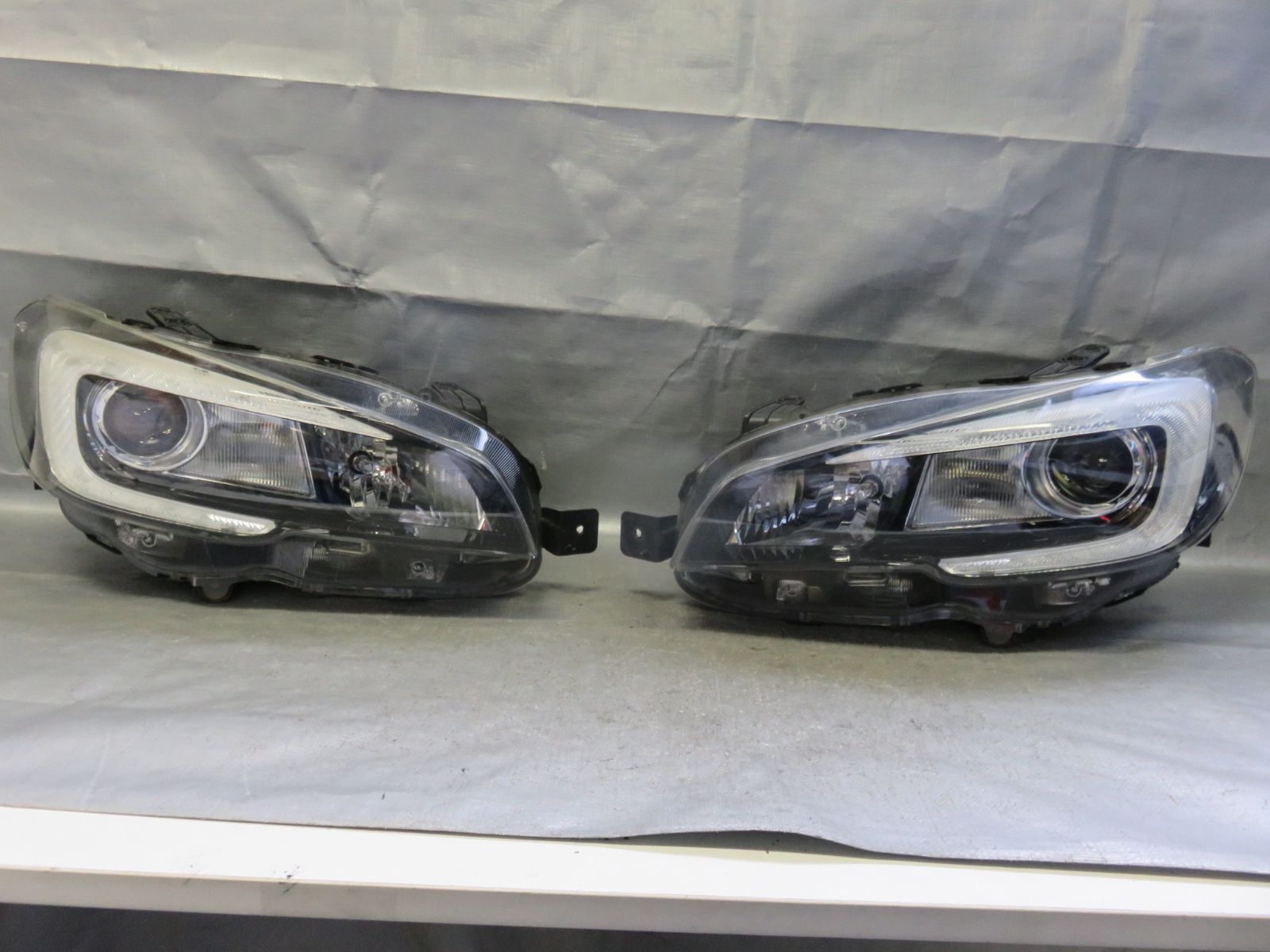 STD7457 点灯OK スバル 純正 VM4 VMG レヴォーグ LED ヘッドライト ヘッドランプ 左右セット