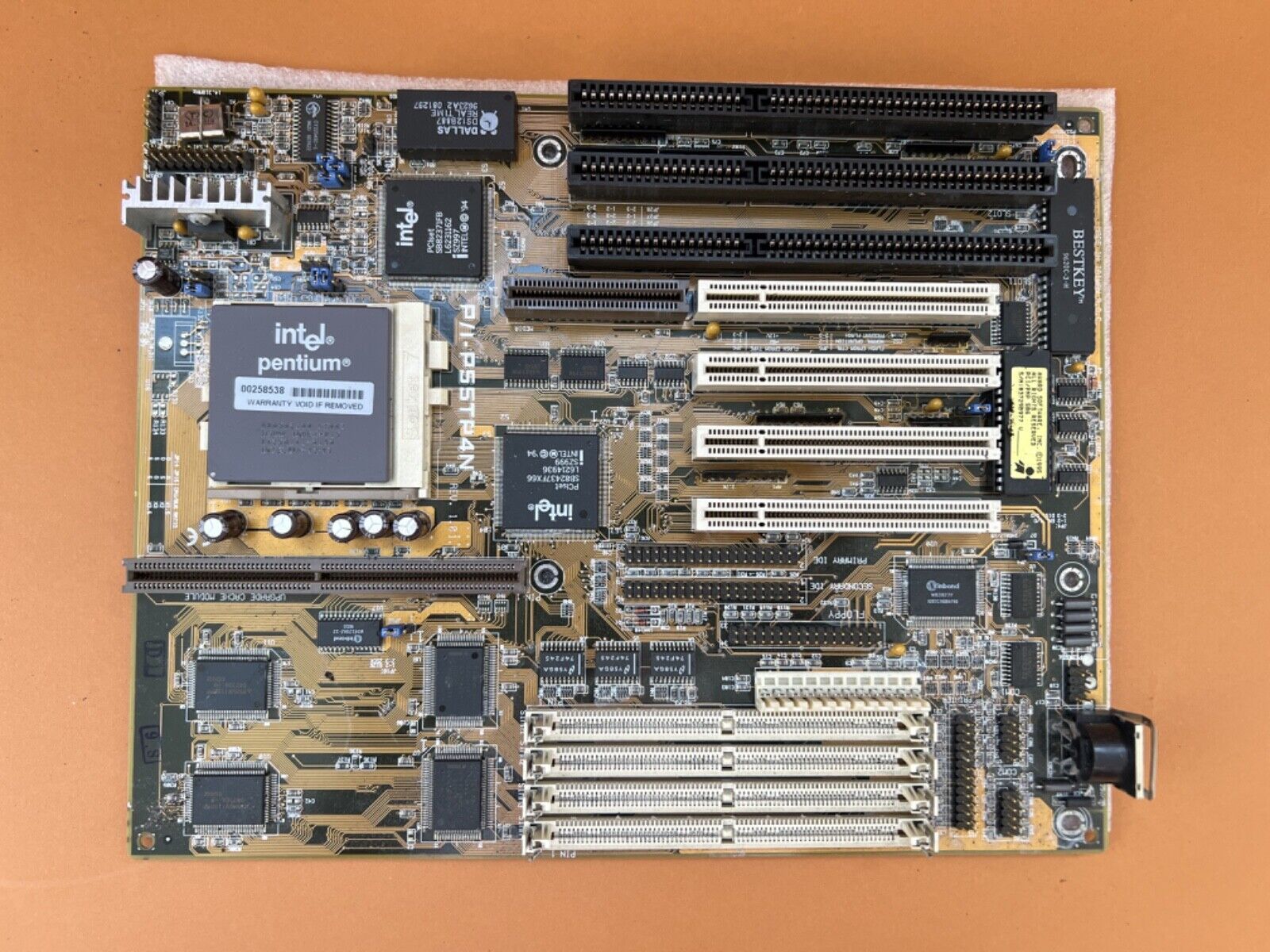 ヴィンテージ ASUS P|I-P55TP4N ソケット 7 Baby AT マザーボード Pentium CPU 搭載 A80502100