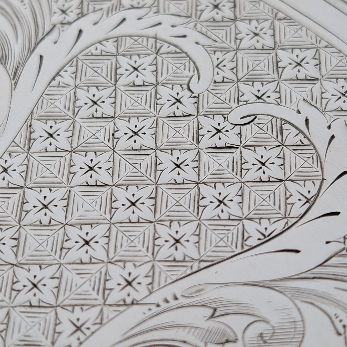 脚付きサルヴァ