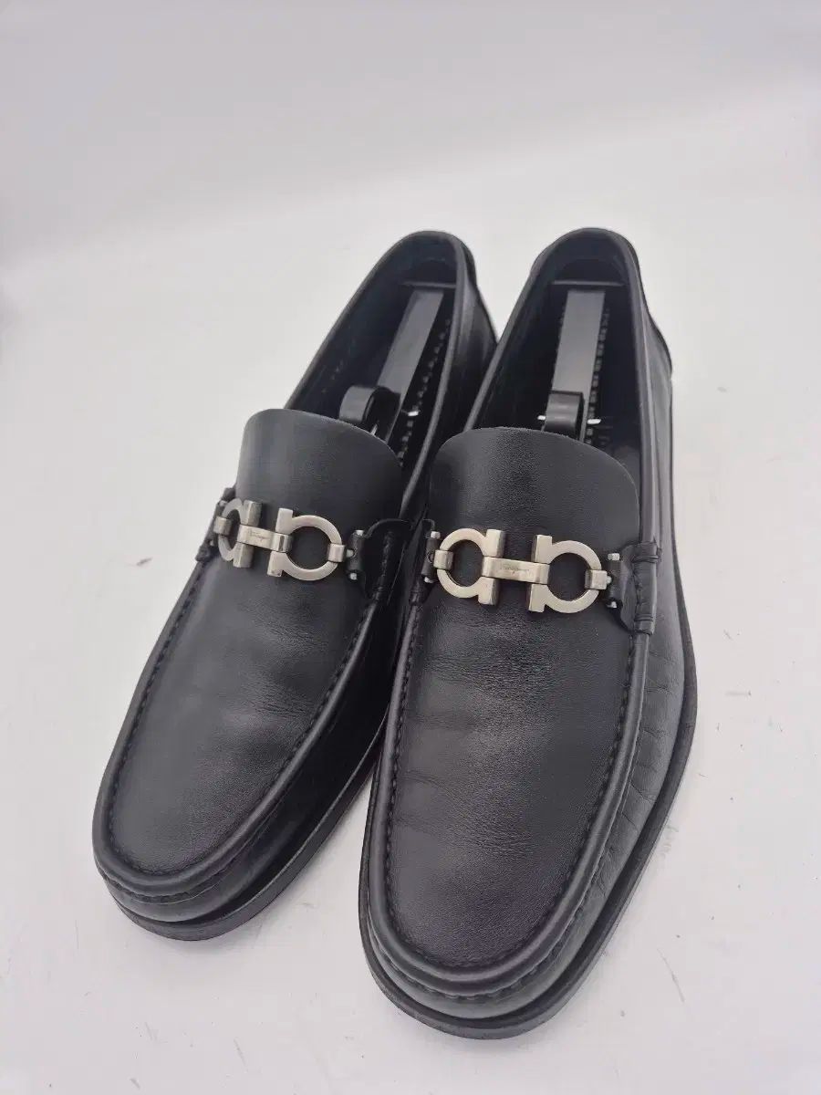 フェラガモ 黒 ガンチーニ ローファー 270 サイズ