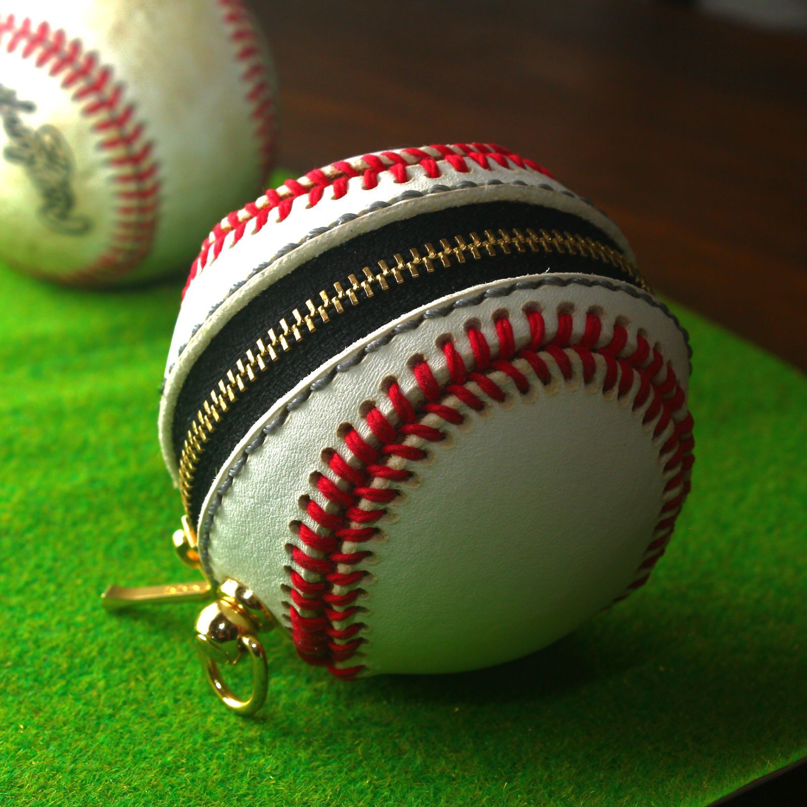 野球ボール 型 ポーチ 小物入れ 【ファスナー黒】姫路レザー コインケース リアル 本革 スポーツグッズ 野球グッズ 少年野球 高校野球 - メルカリ