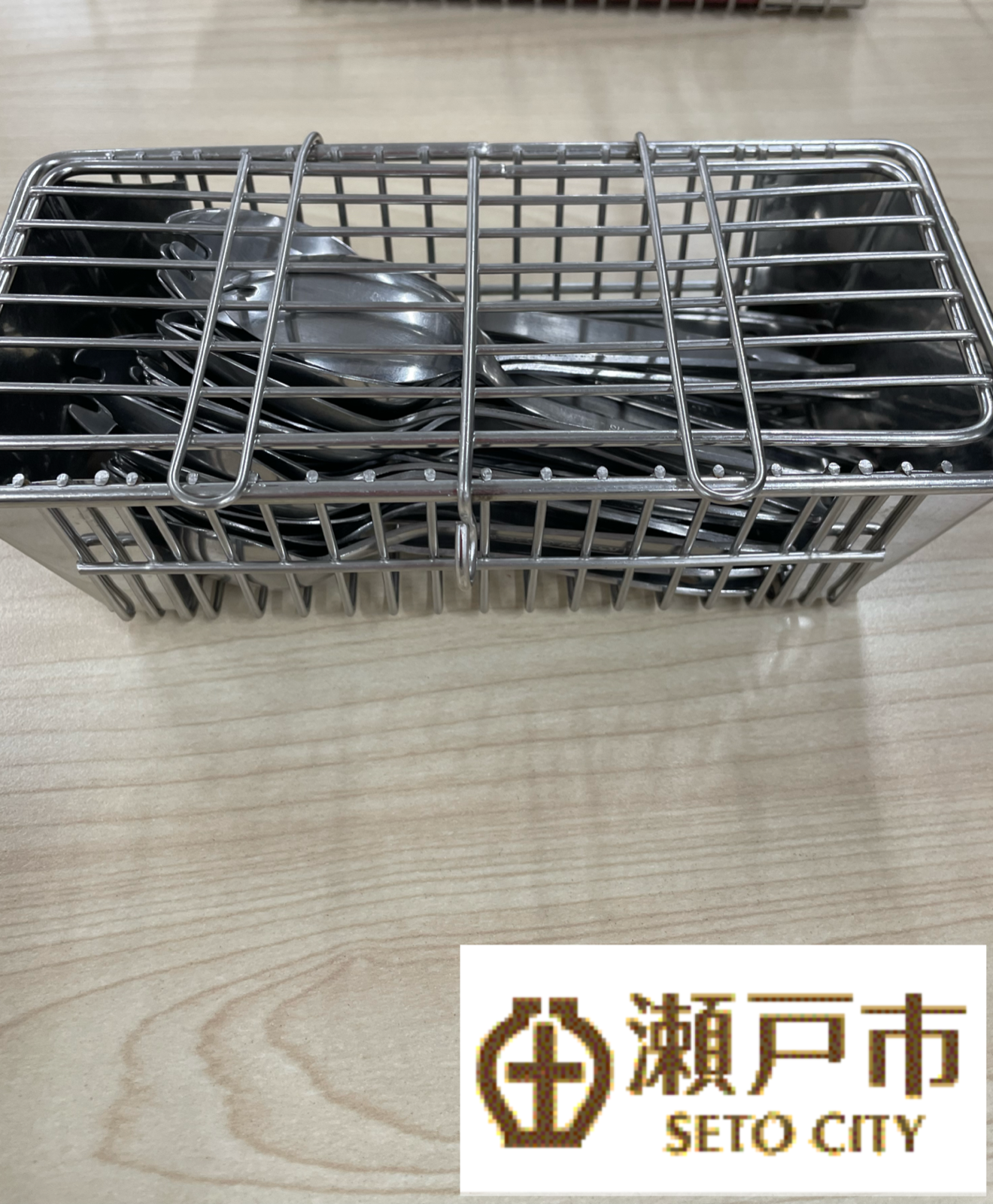 【学校給食　先割れスプーン40本　ステンレスカゴケース付き】