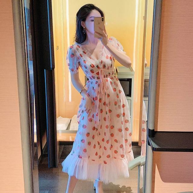 ストロベリー柄 バッグシャン シースルー ワンピ ワンピース フレアワンピース ロング ロング丈 アンクル丈 袖あり 半袖 パフスリーブ Vネック 襟なし フレア Aライン プリーツ シフォン フリル リボン ウエストマーク ウエストリボン バックコンシャス 透け感 かわいい ストロベリー柄 バッグシャン シースルー ワンピ ワンピース フレア