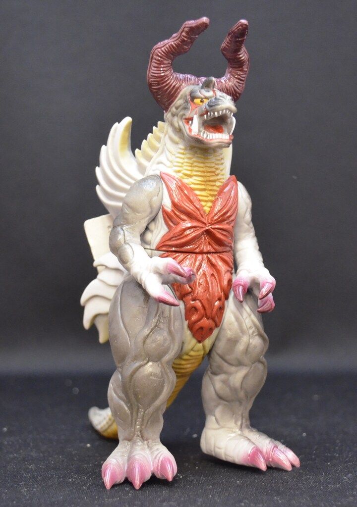 バンダイ ウルトラ怪獣シリーズ1986 超パズズ タグ付 134 - メルカリ