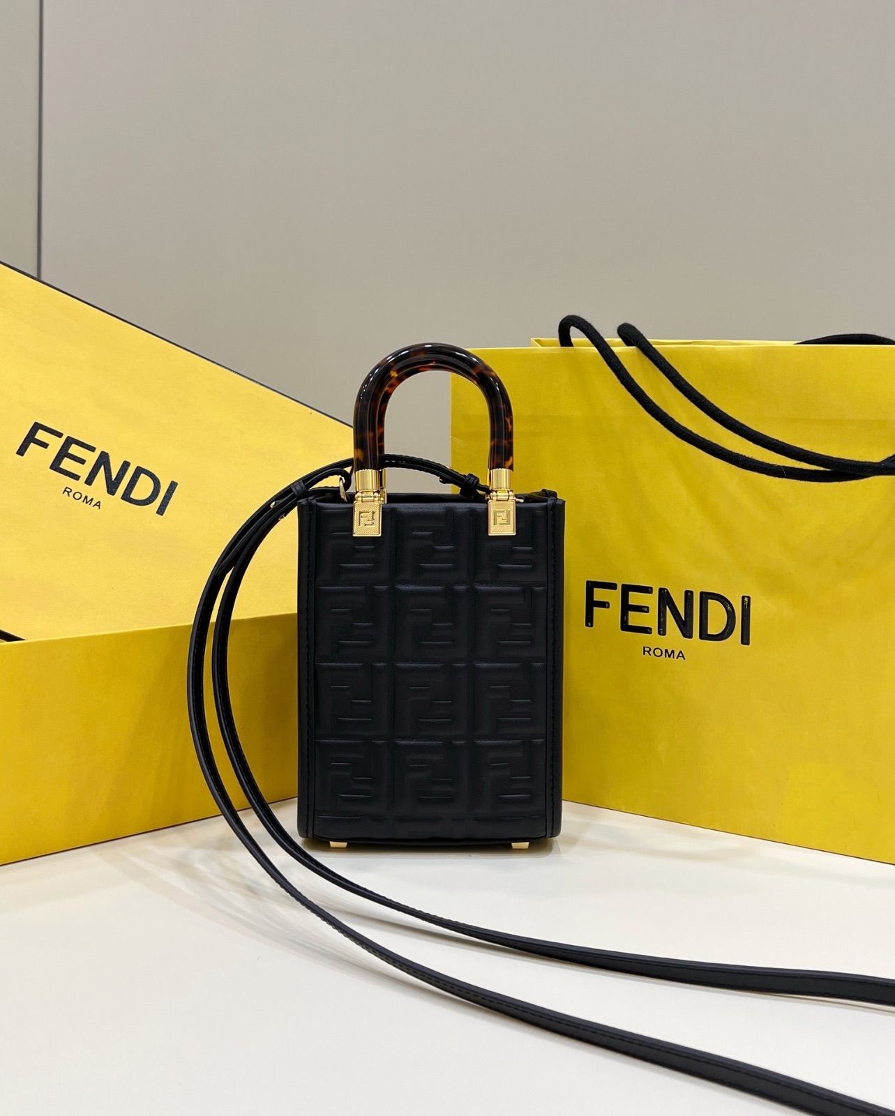 FENDIサンシャイン ショッパー スモール