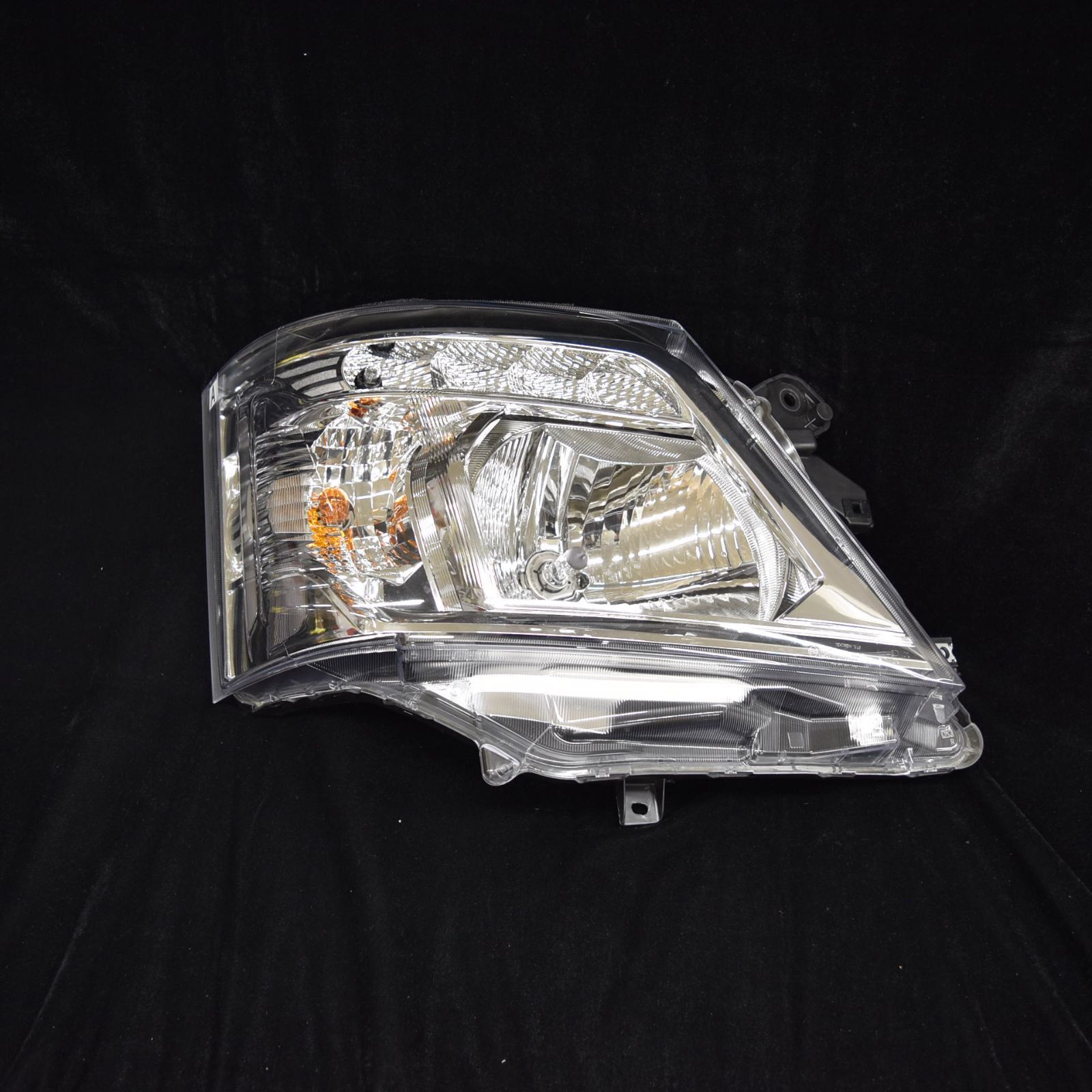 NISSAN 日産 キャラバン 純正 ヘッドライト 右 RH VR2E26 VN6E26 新車外し品