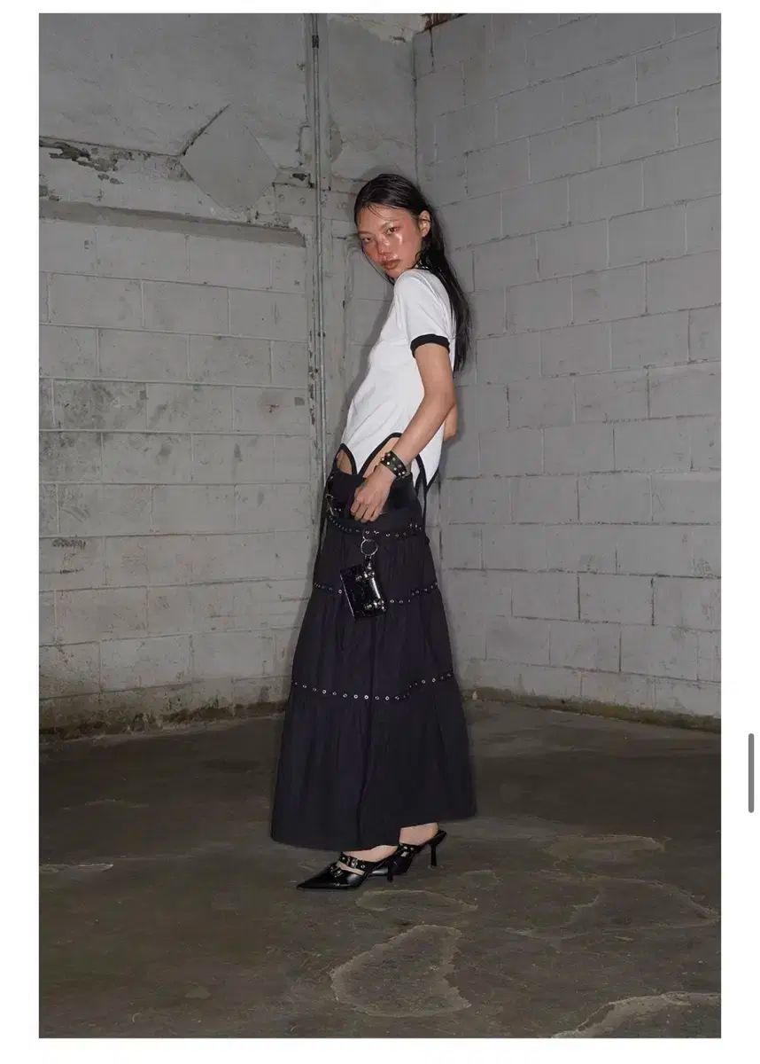 うるさくない Tiered Eyelet Maxi Skirt エンブロイダリー ロング丈スカート 黒 GULLKHAN_COM