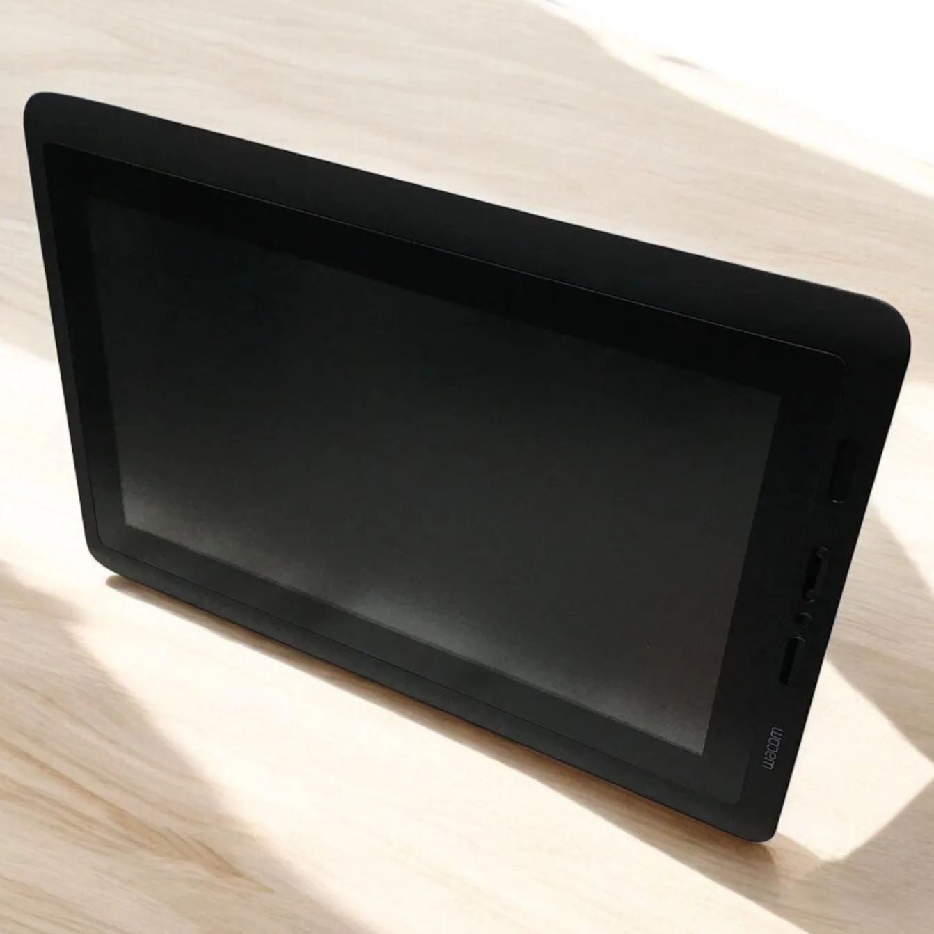 Wacom(ワコム)　DTK-1651 液晶ペンタブレット(専用ケース付き)