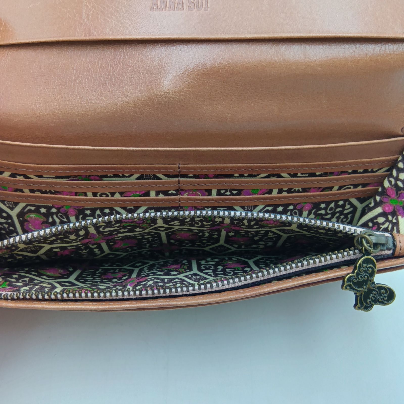 【美品】ANNA SUI 長財布 パテントレザー 黄色 ガマ口 アナスイ 蝶 美品】ANNA SUI 長財布 パテントレザー 黄色 ガマ口 アナスイ 蝶