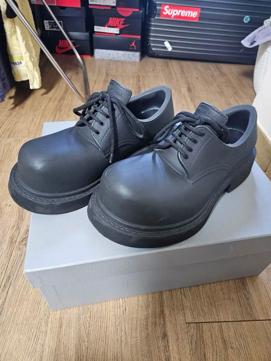 BALENCIAGA