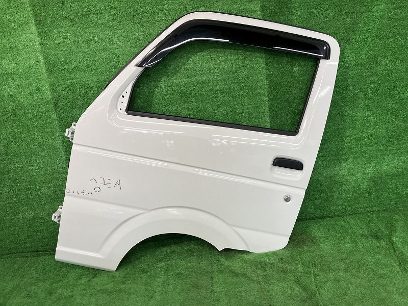 キャリィ DA16T 左フロントドア 特装ベース車キャブシャシーアオリなしエアコン付 セントラル M2A1 68002-82M10 26U