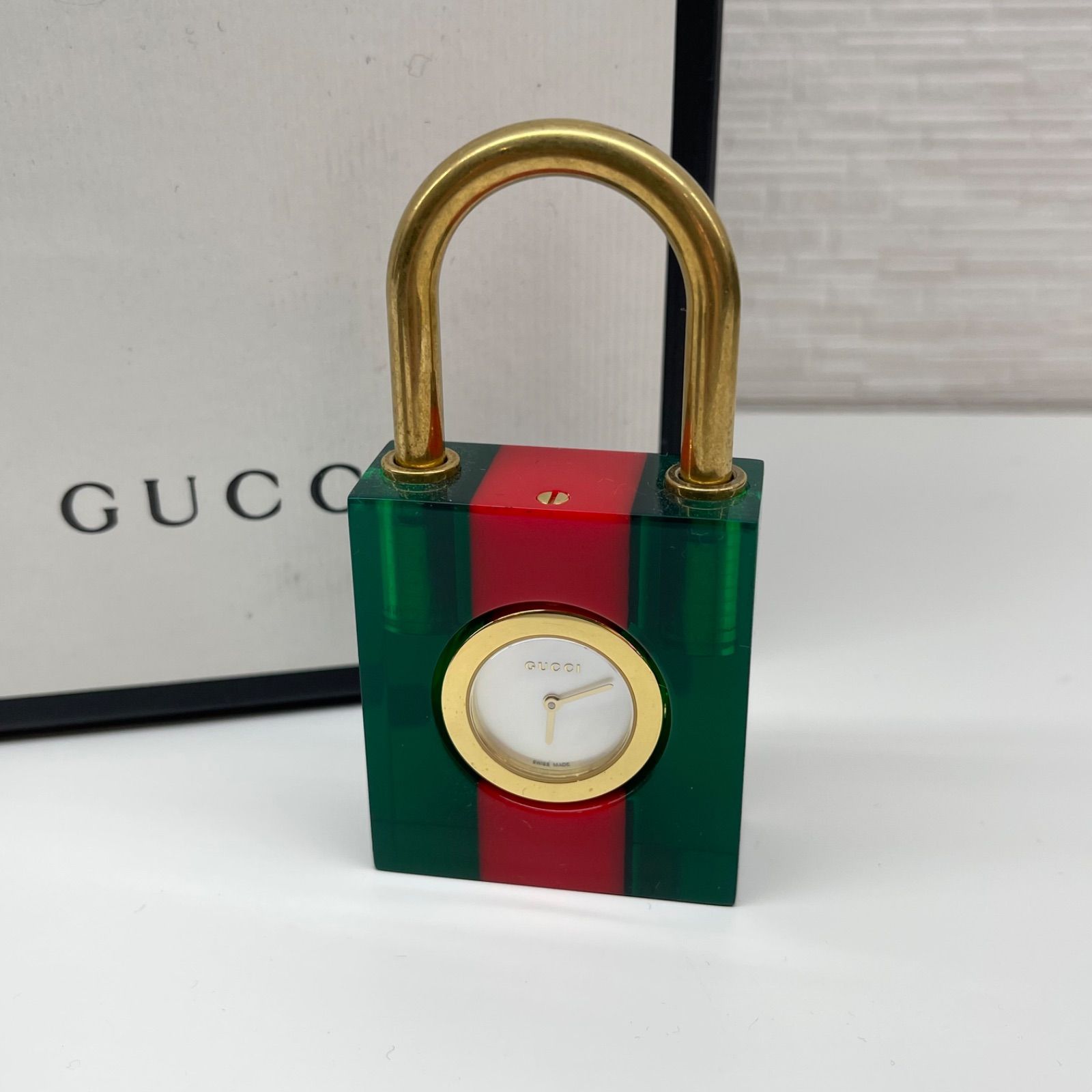 【新品同様品】GUCCI グッチYA150501/150.5 コンスタンス パドロックウォッチ SS ゴールド×グリーン×レッド ホワイトシェル  クオーツ 置き時計 インテリア レディース 女性用 メンズ ボーイズ ブランドウォッチ メタルゴールド