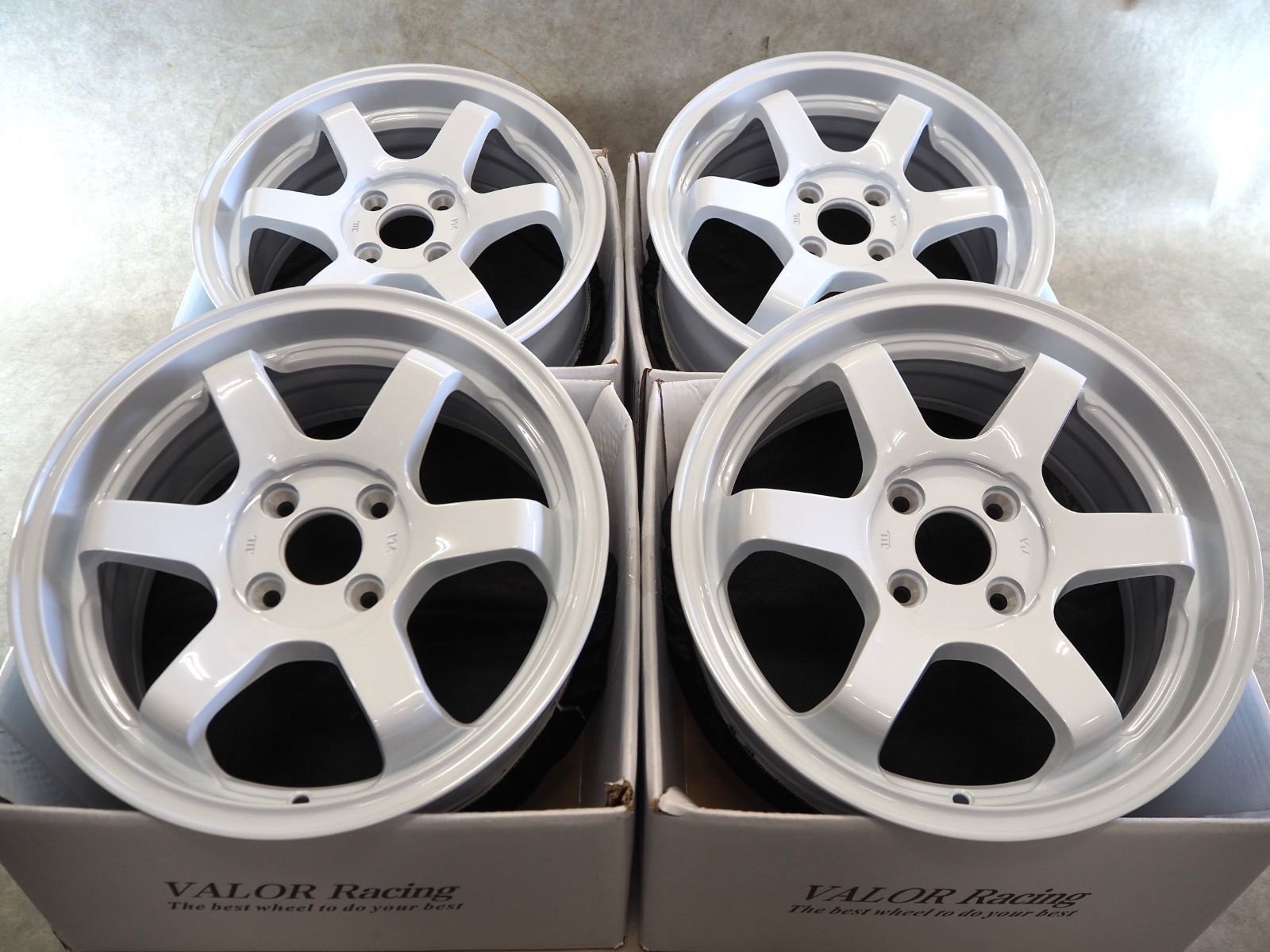 ディープコンケイブ VALOR Racing TS6R 15inch 6.5J 4-100 +38 WH