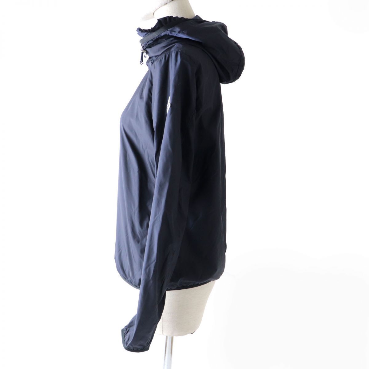 美品】 モンクレール Lait ナイロンパーカー フリル レディース