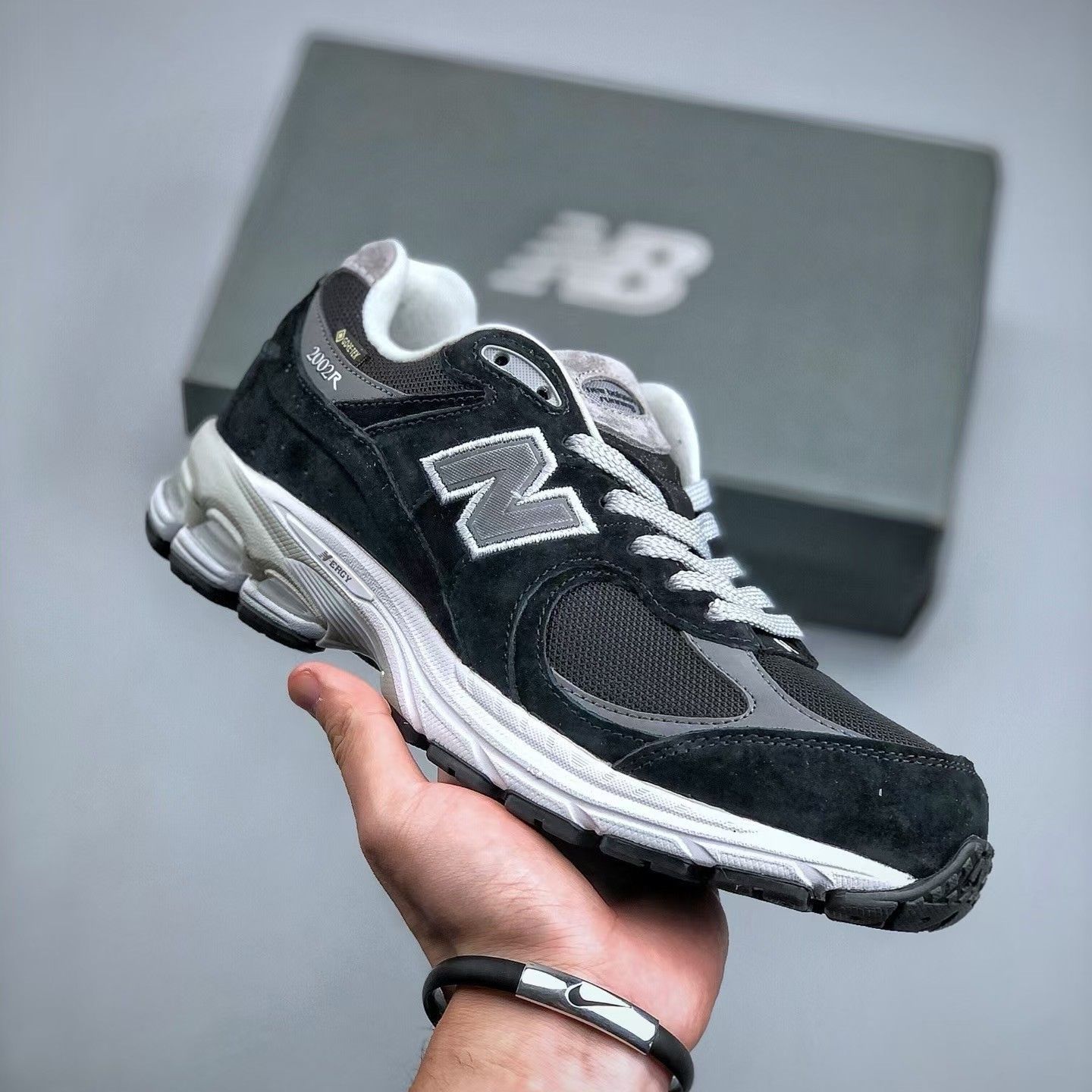 NEW BALANCE 2002R GORE-TEX BLACK/GRAY ニューバランス 2002R ゴアテックス ブラック/グレー - メルカリ