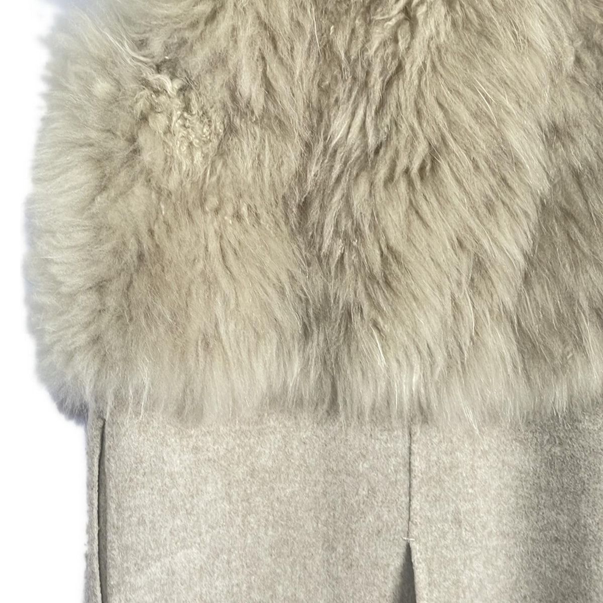 - グレーベージュ