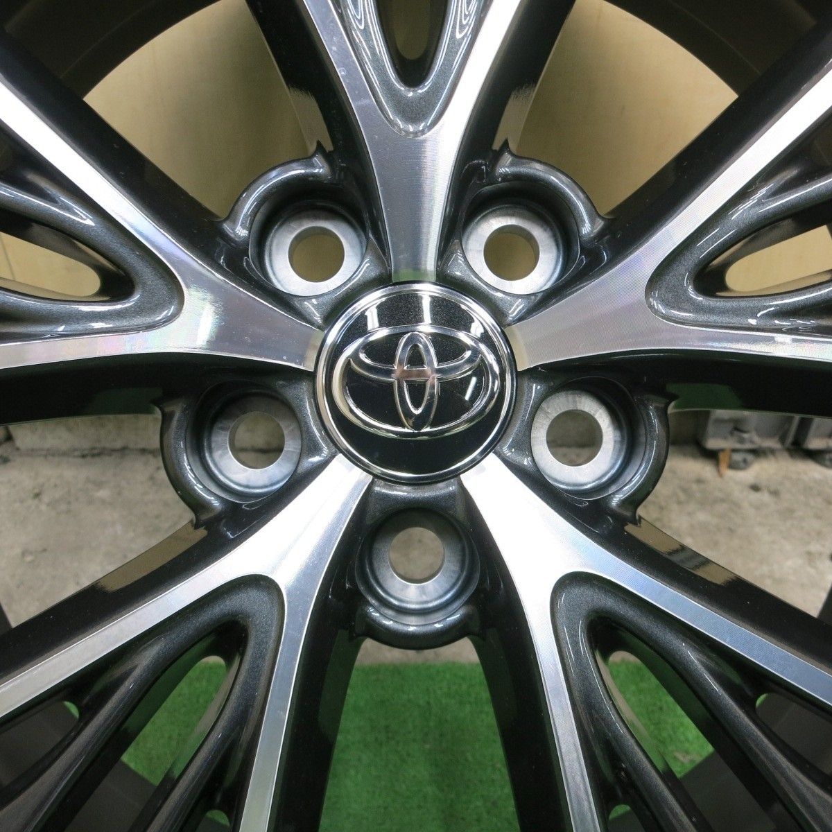 送料無料] 新車外し！1本☆トヨタ 60系 プリウス Zグレード 純正