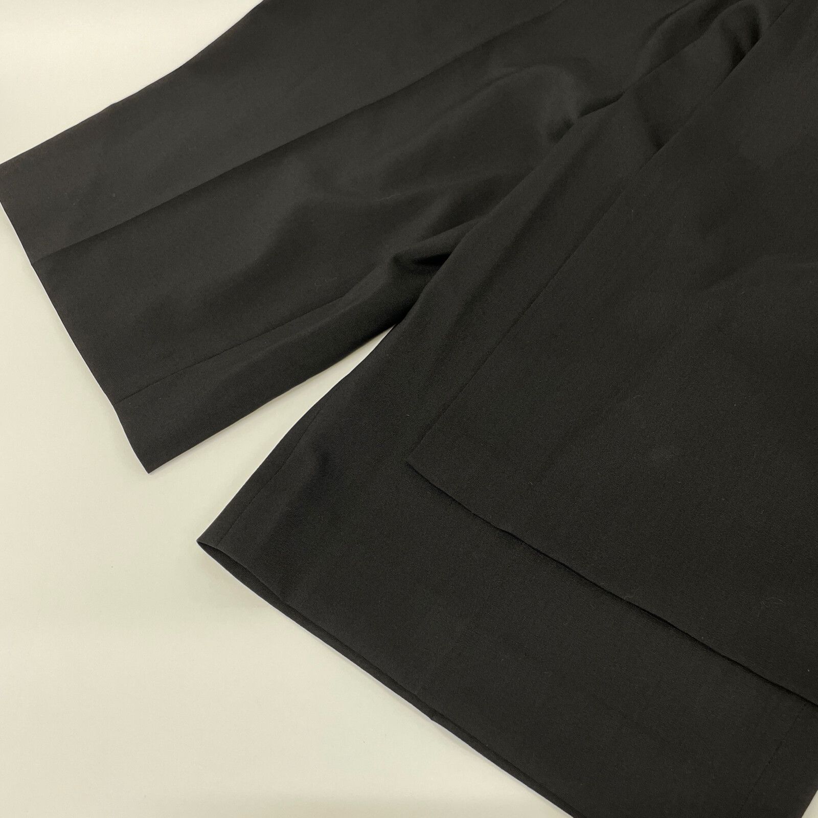 TREFLE+1 トレフルプラスワン タック ショートパンツ ブラック TREFLE+1 トレフルプラスワン タック ショートパンツ ブラック