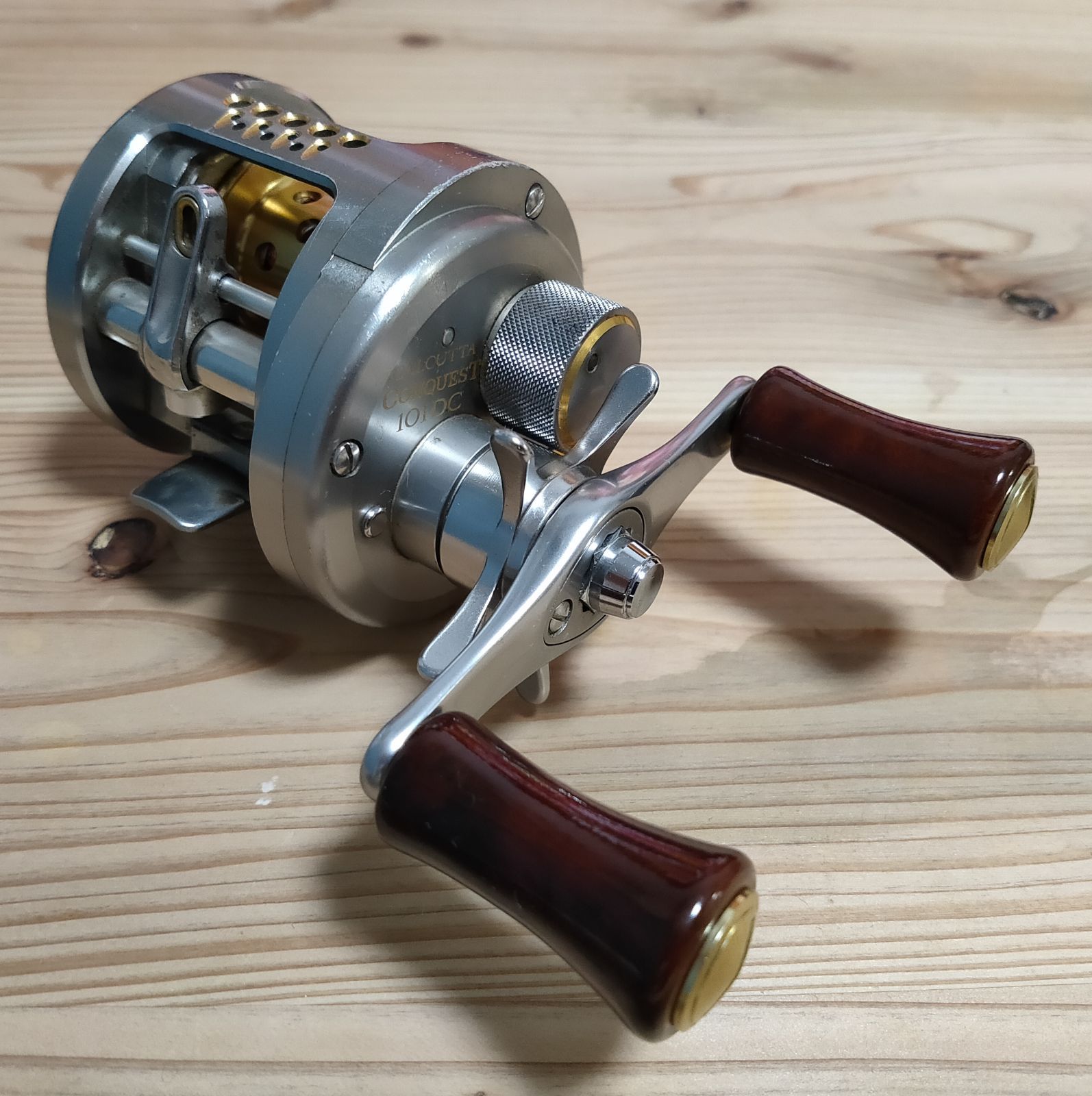 【新品未使用】ウッドノブ 天然木/シルバー 2個 ダイワ・シマノ対応 ミラー加工 ウッドノブ 天然木/シルバー 2個 ダイワ・シマノ対応 ミラー加工