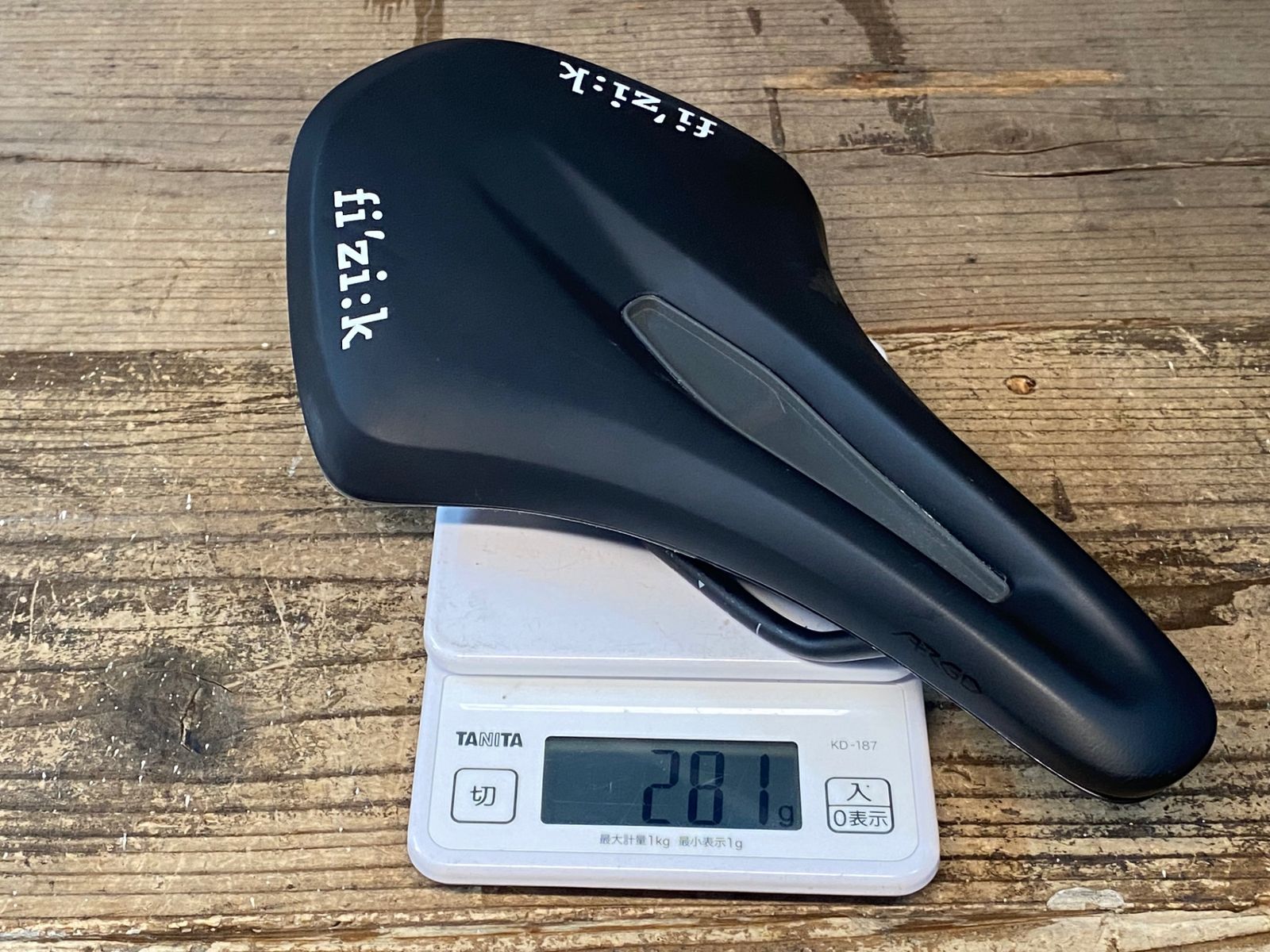 Fizik カーボンVENTO ARGO 140mmサドル 1006340001 ARGO VENTO R1