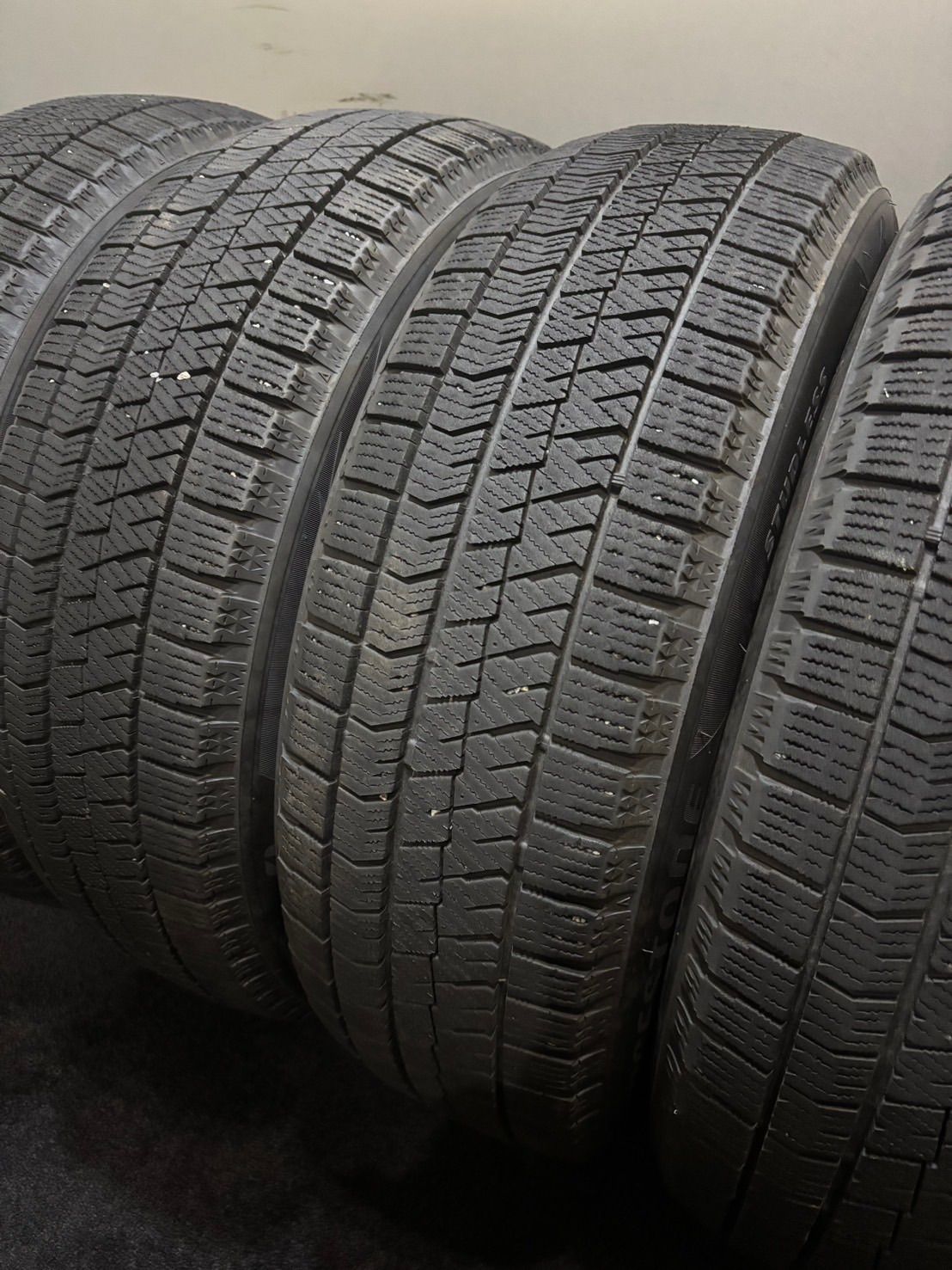 185 60R16 BRIDGESTONE VRX2 22年製 スタッドレス 4本 ブリヂストン ブリザック フィット アクア デミオ 3-K315