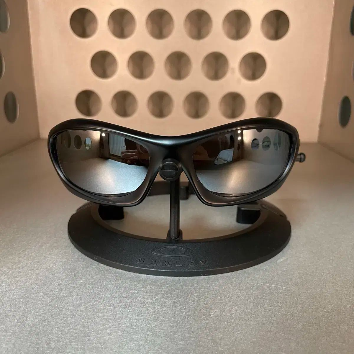 OAKLEY