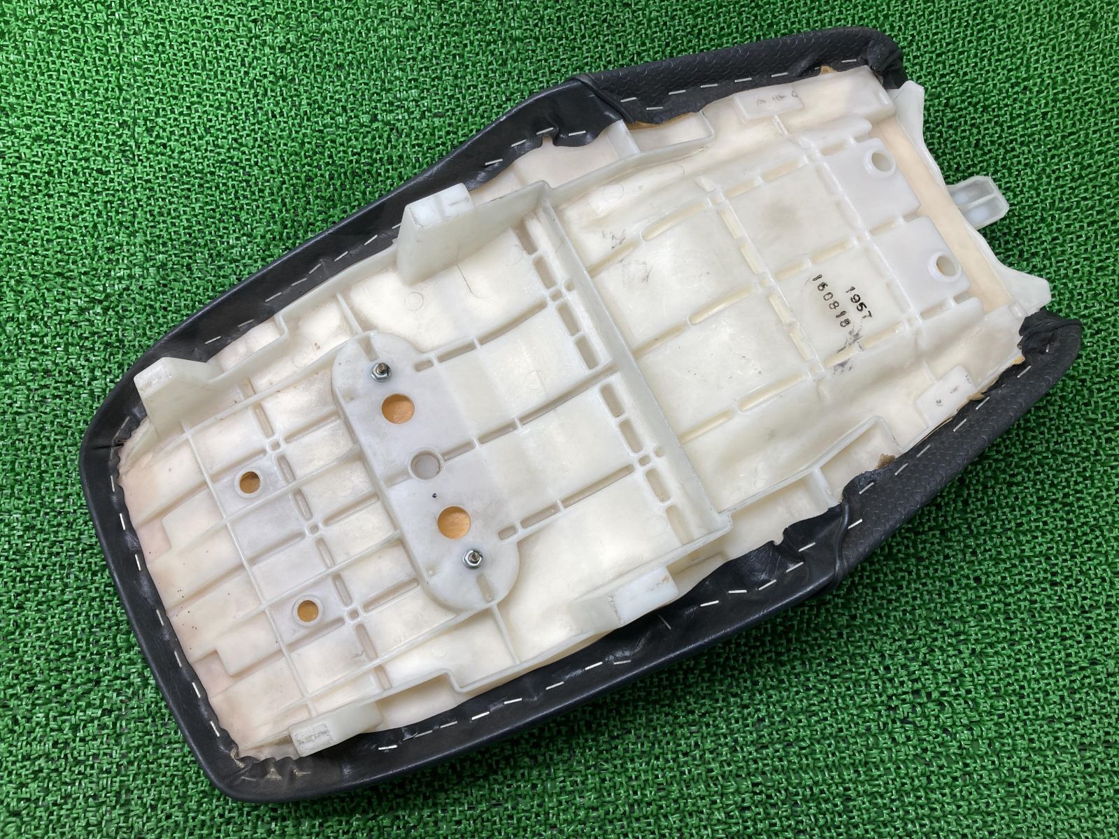 ZRX1200R シート 53001-1831 カワサキ 純正 中古 バイク 部品 ZR1200A