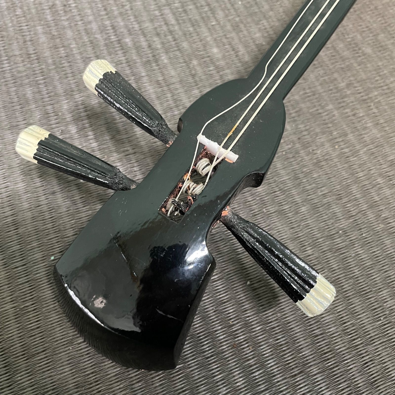 ♭ 沖縄三線 蛇皮線 本皮 蛇皮 三味線 本蛇皮 民族楽器 - メルカリ