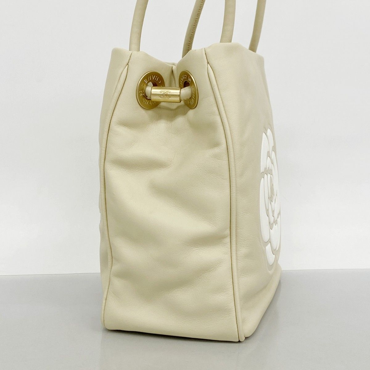 5ib1734-h シャネル トートバッグ カメリア ラムスキン ベージュ ゴールド金具 レディース