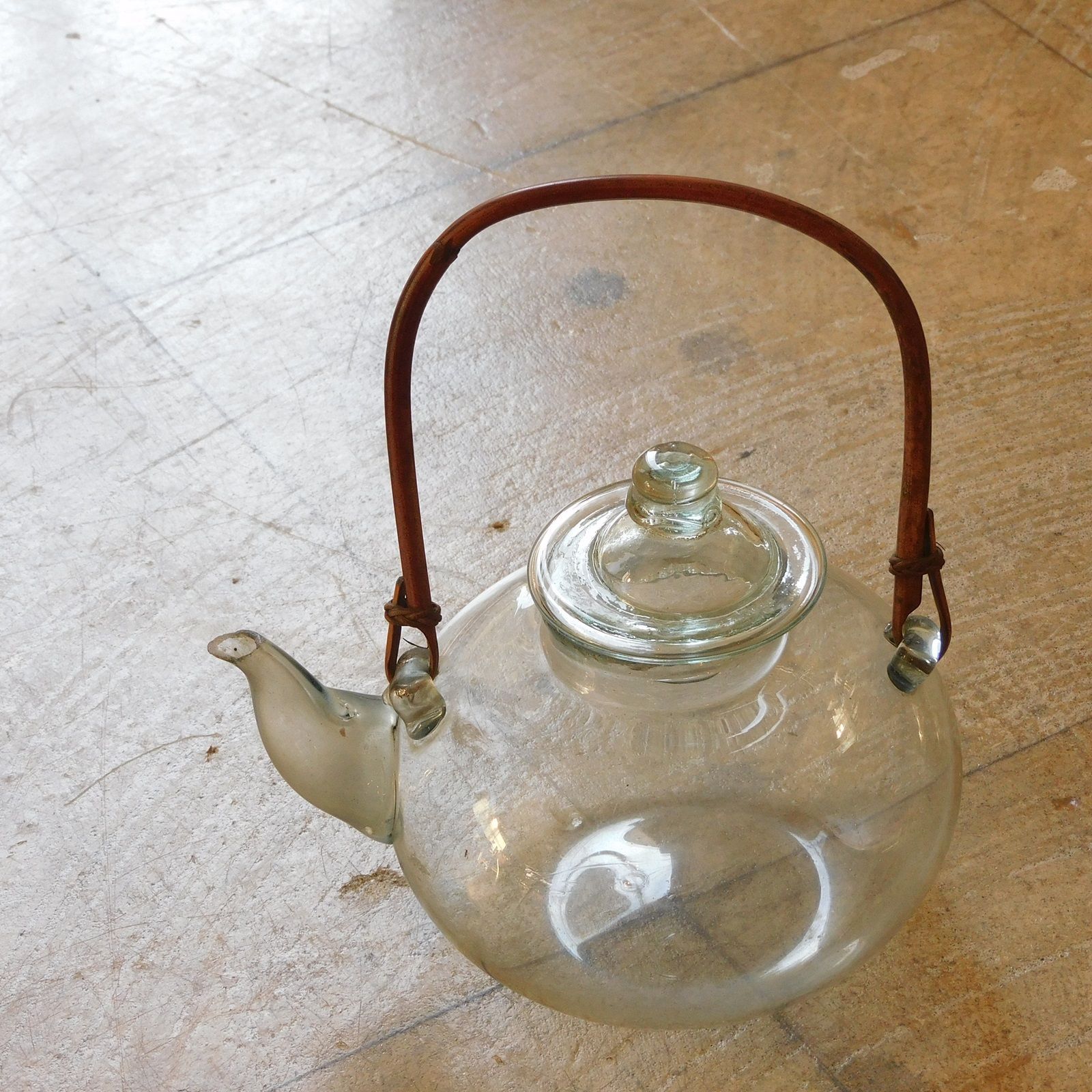 戦前 ふるいガラスのちろり HK-a-04391 |水注 ガラス瓶 和硝子 瓶 吹きガラス とっくり フラワーベース