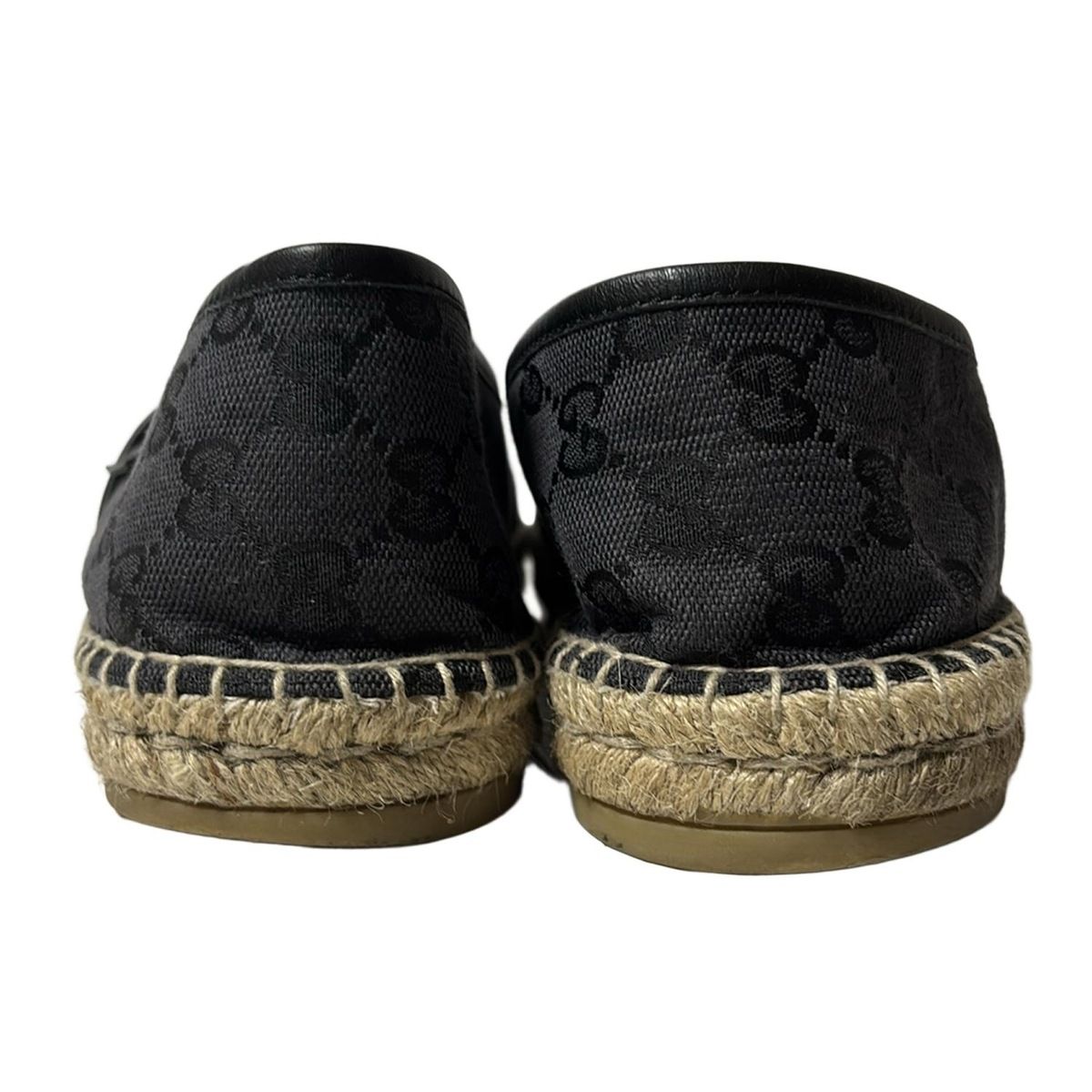 GUCCI(グッチ) スリッポン 6 1/2 メンズ - 466903 黒 GG柄