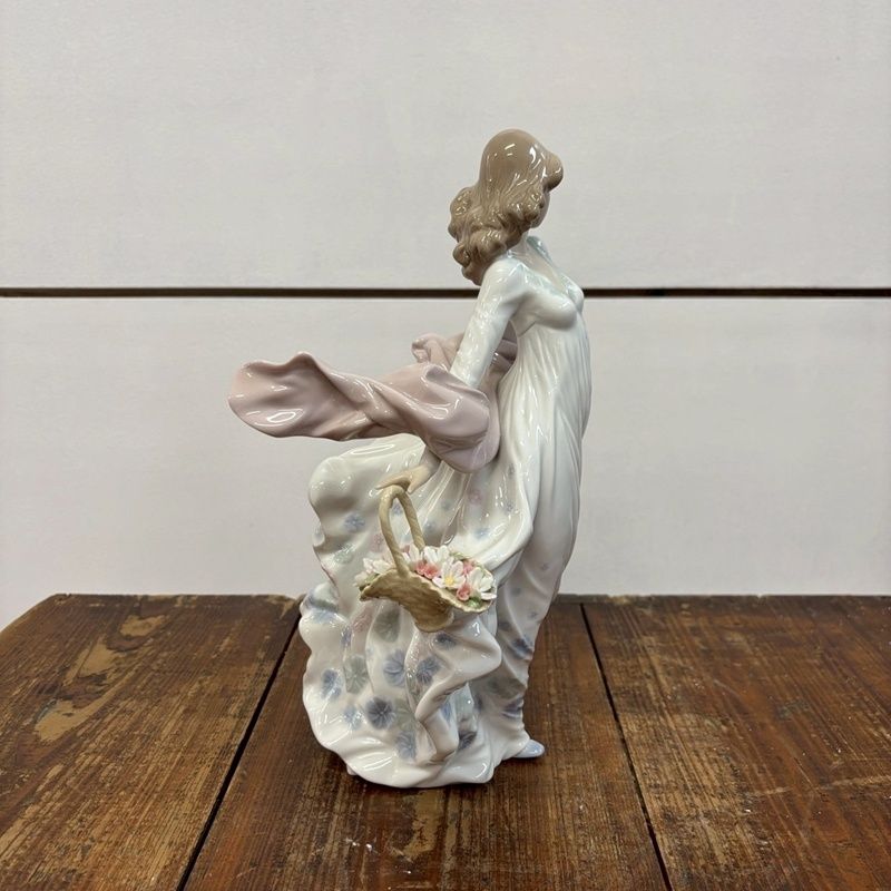 リヤドロ LLADRO 花香る夢　NO.8365 フィギュリン　陶器人形　置物 リヤドロ LLADRO 春の輝き 人形 置物 フィギュリン 陶器