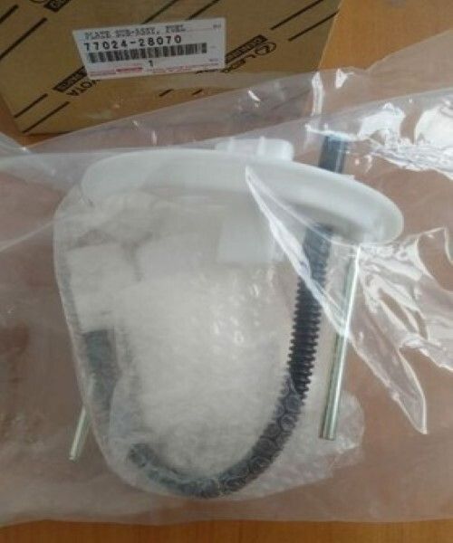 トヨタ 純正 PLATE SUB-ASSY FUEL SUCTION 77024-28070 TOYOTA Esquire Noah Voxy ZRR80 ZWR80 LEXUS Genuine JDM メーカー純正品