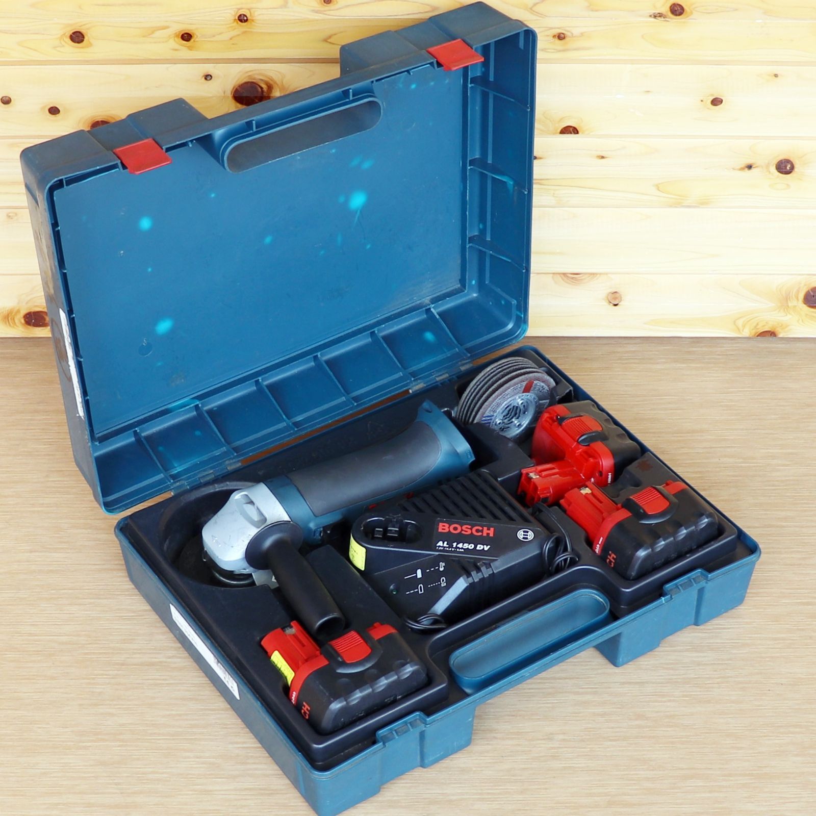 新潟発 ボッシュ 充電式グラインダー GWS14.4V サンダー バッテリー 新潟発 ボッシュ 充電式グラインダー GWS14.4V サンダー バッテリー