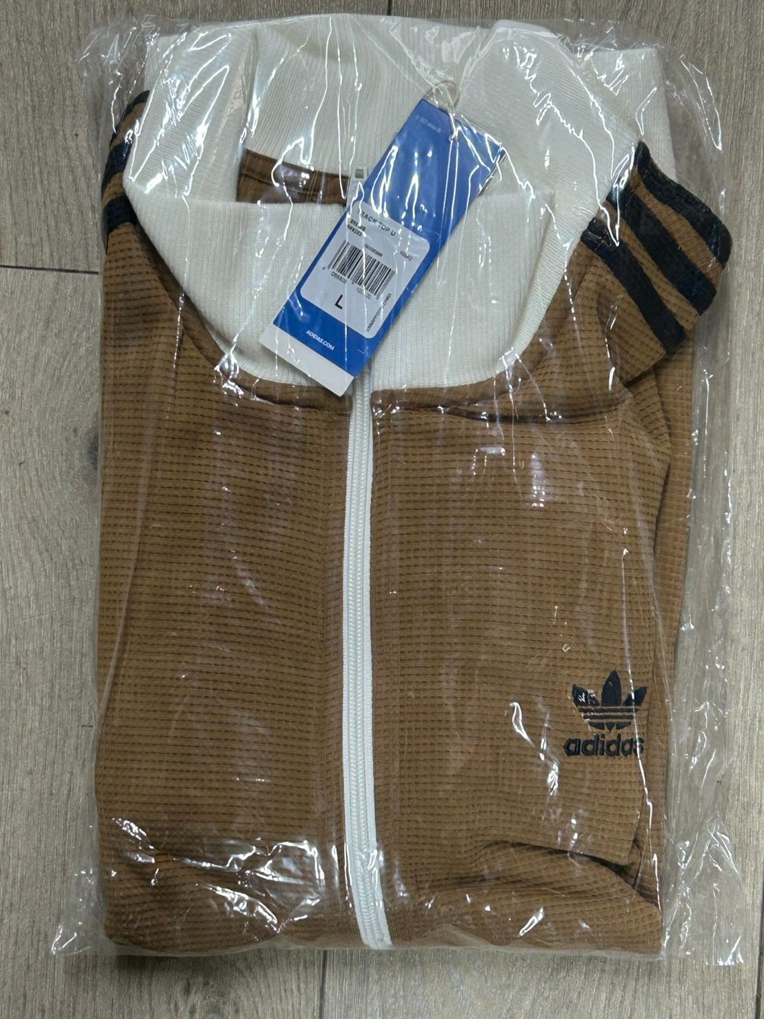 adidas ライトブラウン