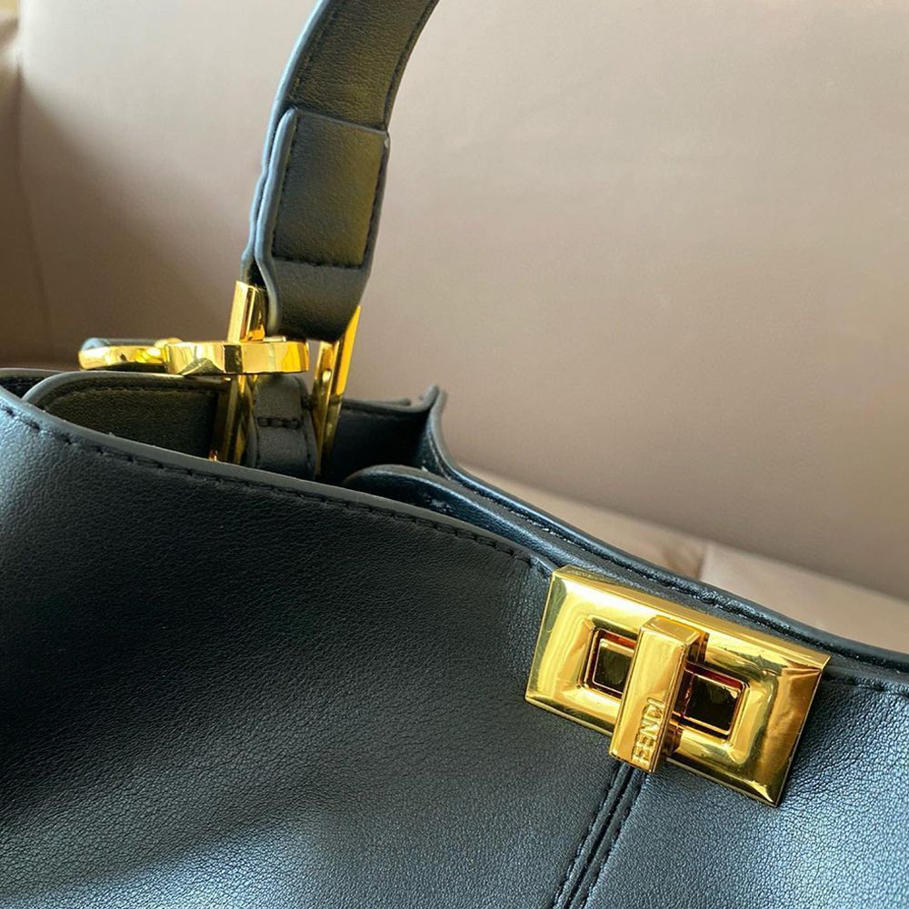 極美品 FENDI フェンディ ピーカブー レザー ブラック ハンドバッグ 大人気！【FENDI】ピーカブー ミニ ブラック セレリア バッグ